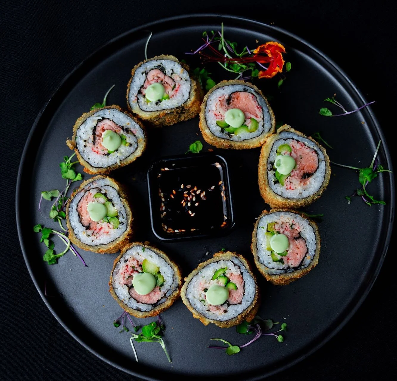 Roll tempurizado de salm&oacute;n ahumado, esp&aacute;rragos, kanikama y salsa unagui 💚
#todoavocado
 #crispismoke
.
.
.
#avolovers&nbsp;#provocado&nbsp;#avocado&nbsp;#healthyfood&nbsp;#avocadoaddict&nbsp;#todoavocadoPTY&nbsp;&nbsp;#mimedioaguacate&