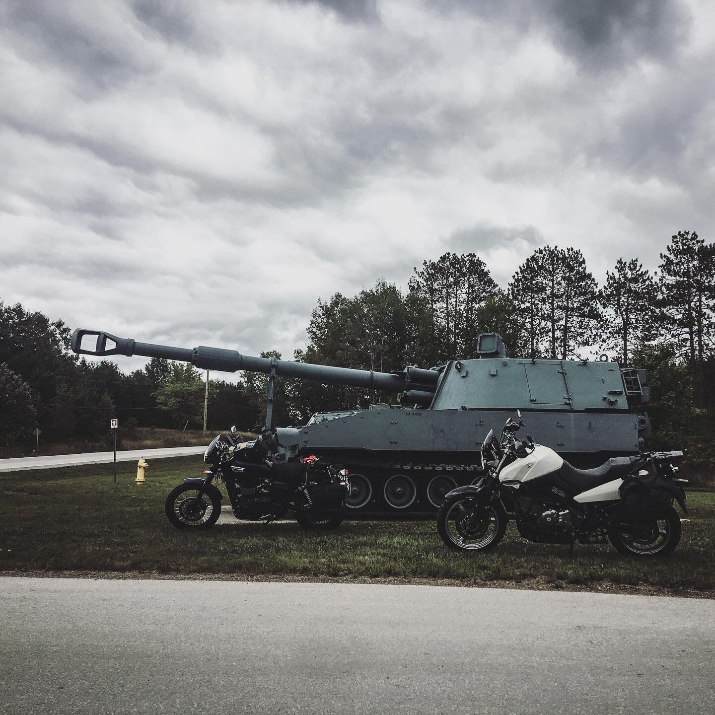 Braaap braapp vs boom boom
.
.
#suzuki #dl650vstrom #dl650 #suzukivstrom #vstrom #vstrom650 #vstrom650adventure #advrider #mototravel #motorcycle #motolife #mototouring #triumph #triumphscrambler #scrambler