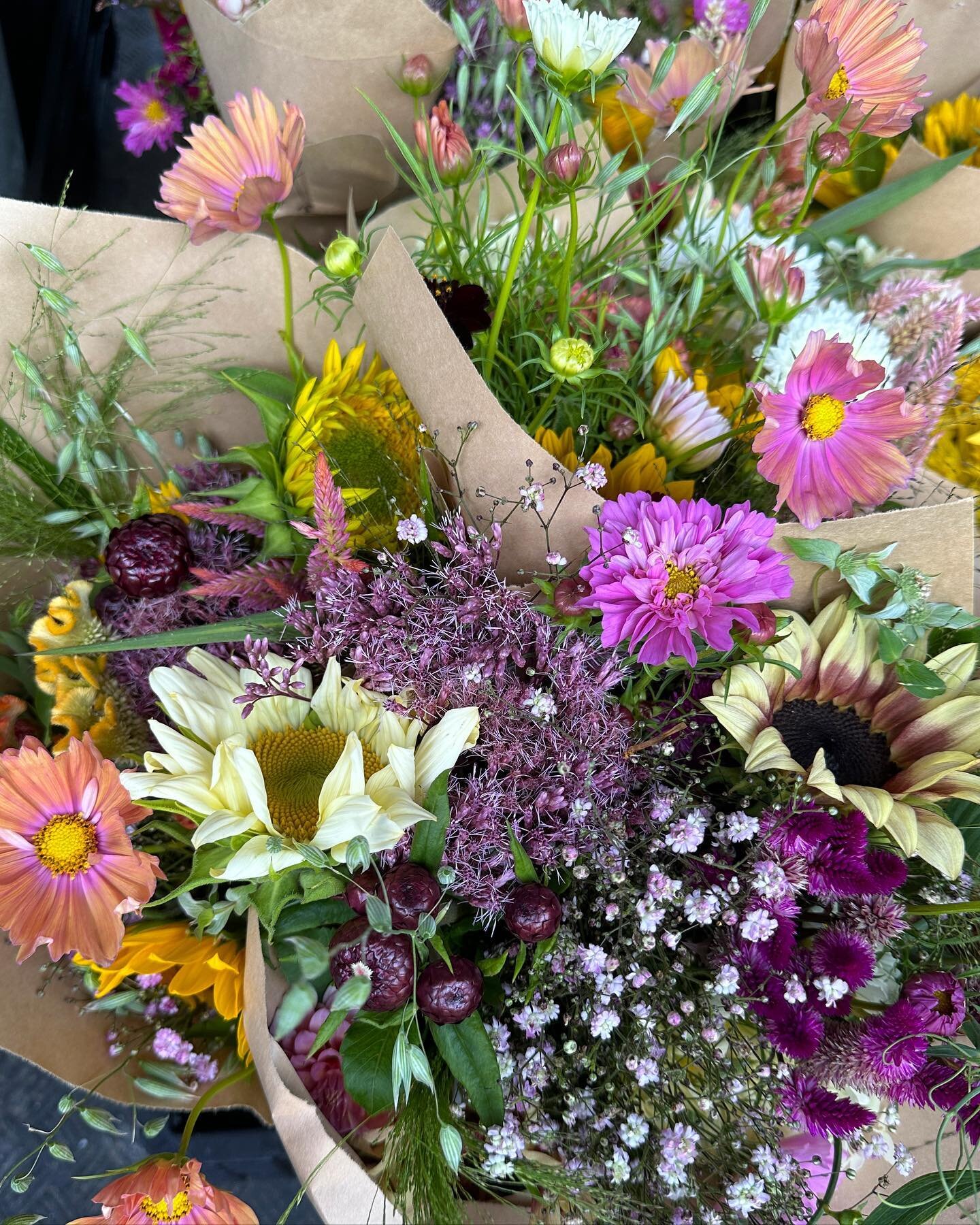 A big thank you to everyone who shopped with us yesterday @washingtonctfarmersmarket ! It was a fantastic market filled with flower options. 
For future flower inquiries or to host a flower pick up use the contact form on our website or email rachel@