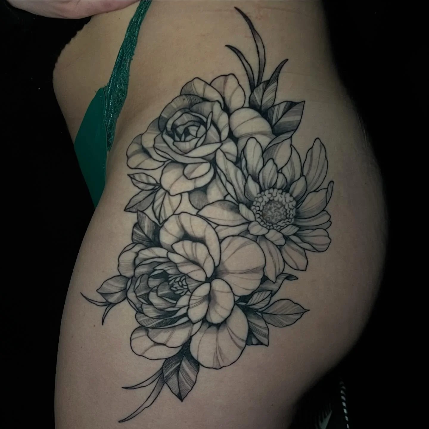 Healed!! Looking forward to doing more florals this year 💕💕💕

Messaged or email me to set up your consultation  for your next tattoo!! 

#floraltattoo #crybabytattooproducts #kctattoo #solidink #instagood #instagram #photooftheday #girlytattoo