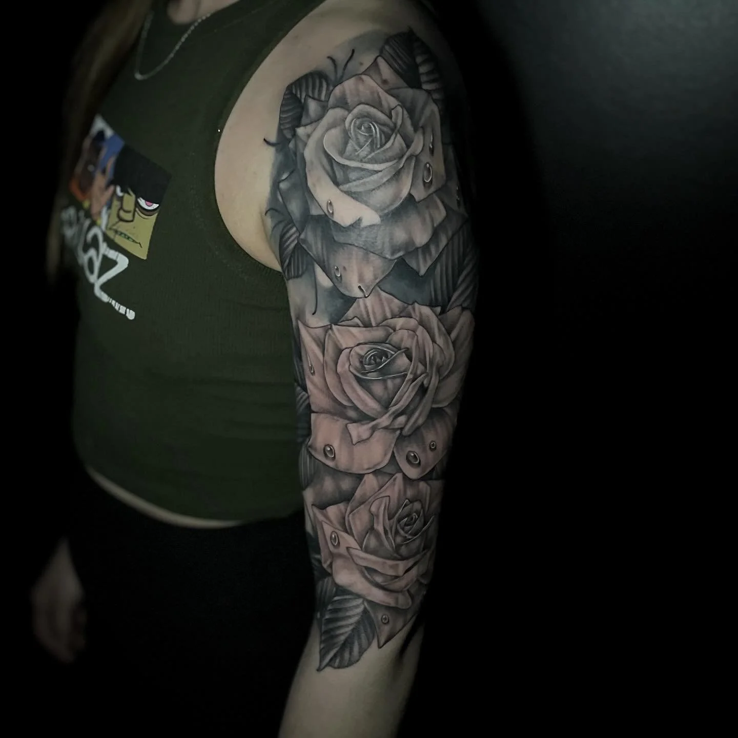 I love doing black and grey roses 
If you&rsquo;d like some dm me or comment and let&rsquo;s set something up! 

#tattoo #tattoos #roses #instagram #instagood #photoftheday #blackandgray #kansascity #kcmo