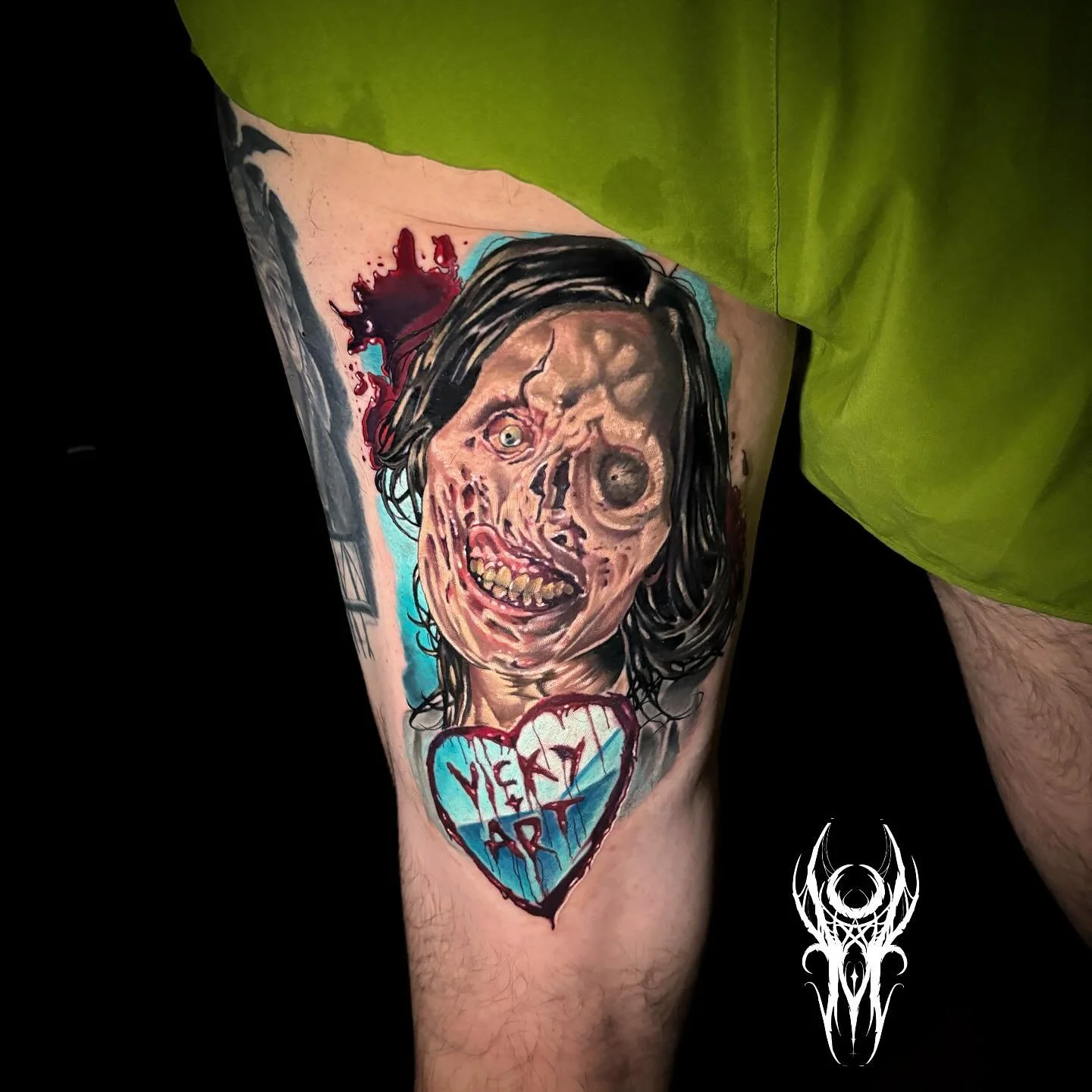 Got to do this Victoria Heyes from the Terrifier movies - this was definitely a fun one to take on all the gnarly parts of her face and her creepy smile! 

Adding in her blood graffiti I thought was a fun way to make it more than just a portrait of a