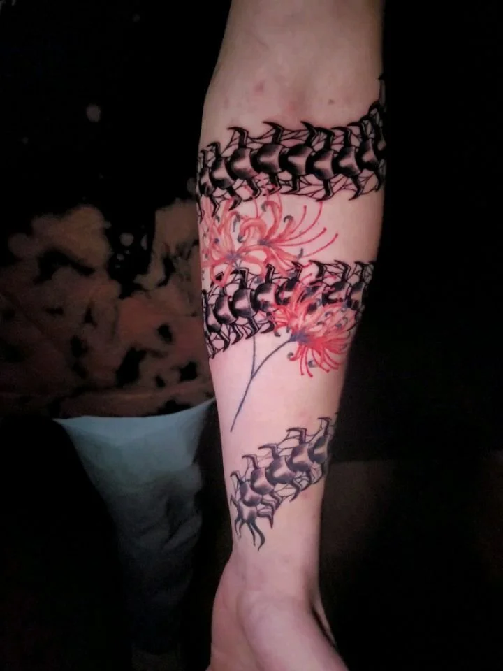 I had the pleasure of doing this wrap-around centipede, a while back. The hardest part was getting the stencil on. Shout out to Joel for the continued trust. Thanks for taking a look! 👀

DM, email, or call the shop to book!

#tattoo #tattooartist #b