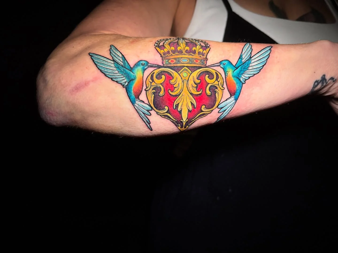 Claddah with hummingbirds for Andrea! If you&rsquo;re looking for a fun little color banger I&rsquo;ve got time just for you! Just click the link in my bio or call the shop at (816)832-8799 now!!! #axysrotary #tattooloverscare  #tattooawards #tattoo 