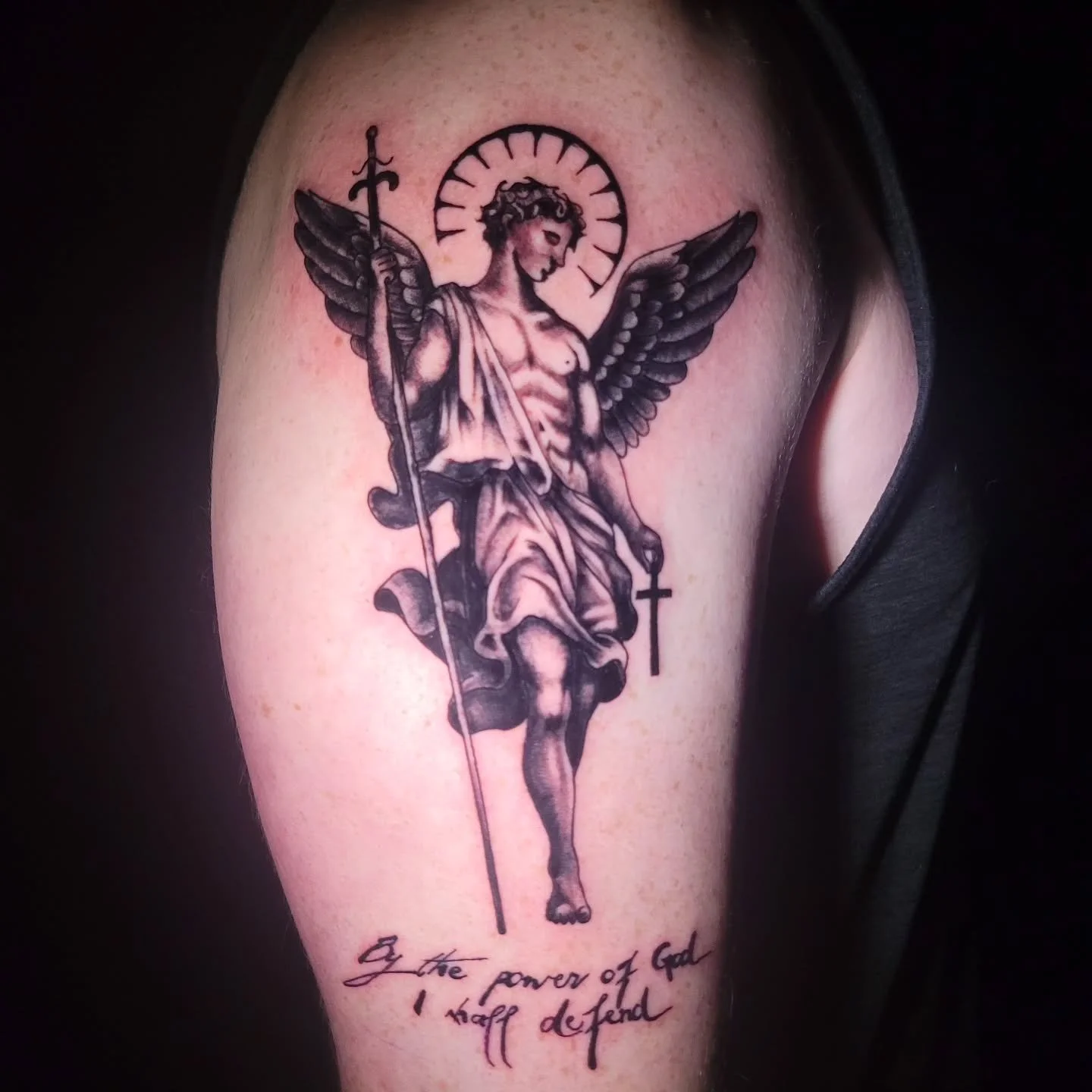 Here's an awesome black and gray piece I got to do last week! I would love to do more like it! Books are open for projects of all shapes an sizes. Thanks for looking!

DM, email, or call the shop to get on my schedule for your next tattoo!

#tattoo #