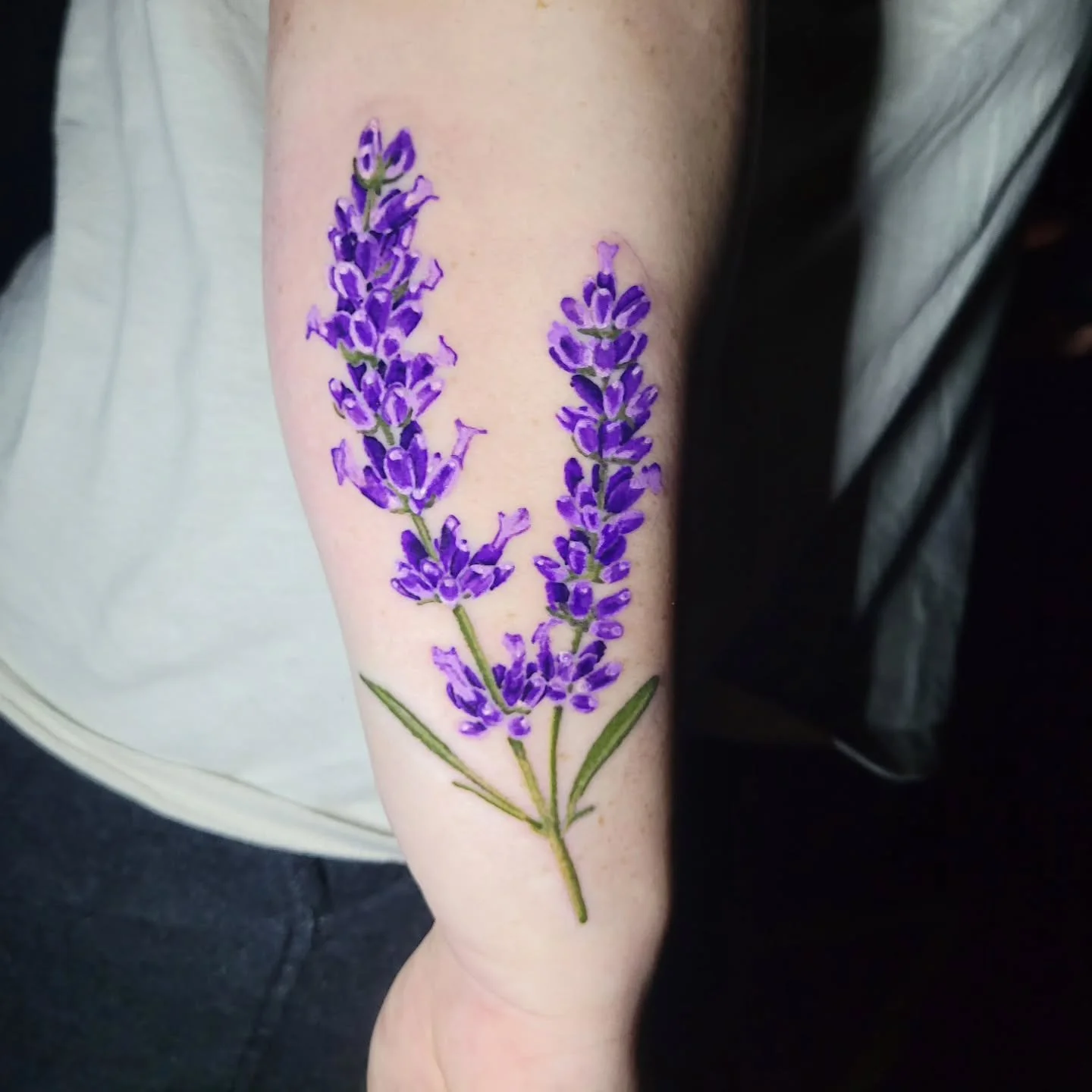 I got a great start on this floral project, recently! I'm really excited to continue adding on to it. Thanks for looking!

DM or email (in bio) for inquiries. I'd love to get you booked for your next tattoo!

#floral #tattoo #tattooartist #kansascity