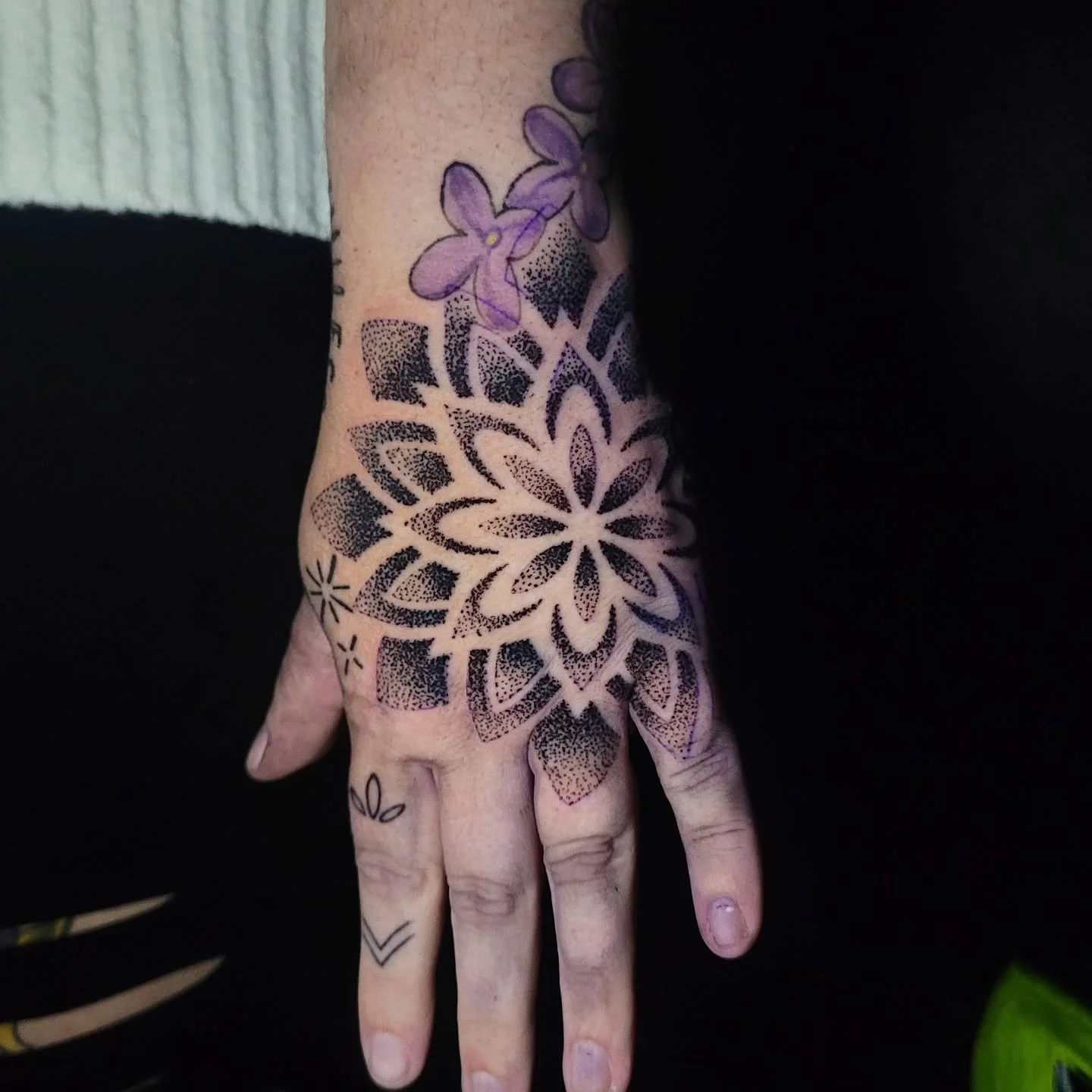 I had the great pleasure of tattooing this dotwork mandala recently. I would really like to take on more geometric/ornamental pieces. 

Get in contact with me if you have any cool tattoo ideas! DM, email, or call me at the shop.

As always, thanks fo