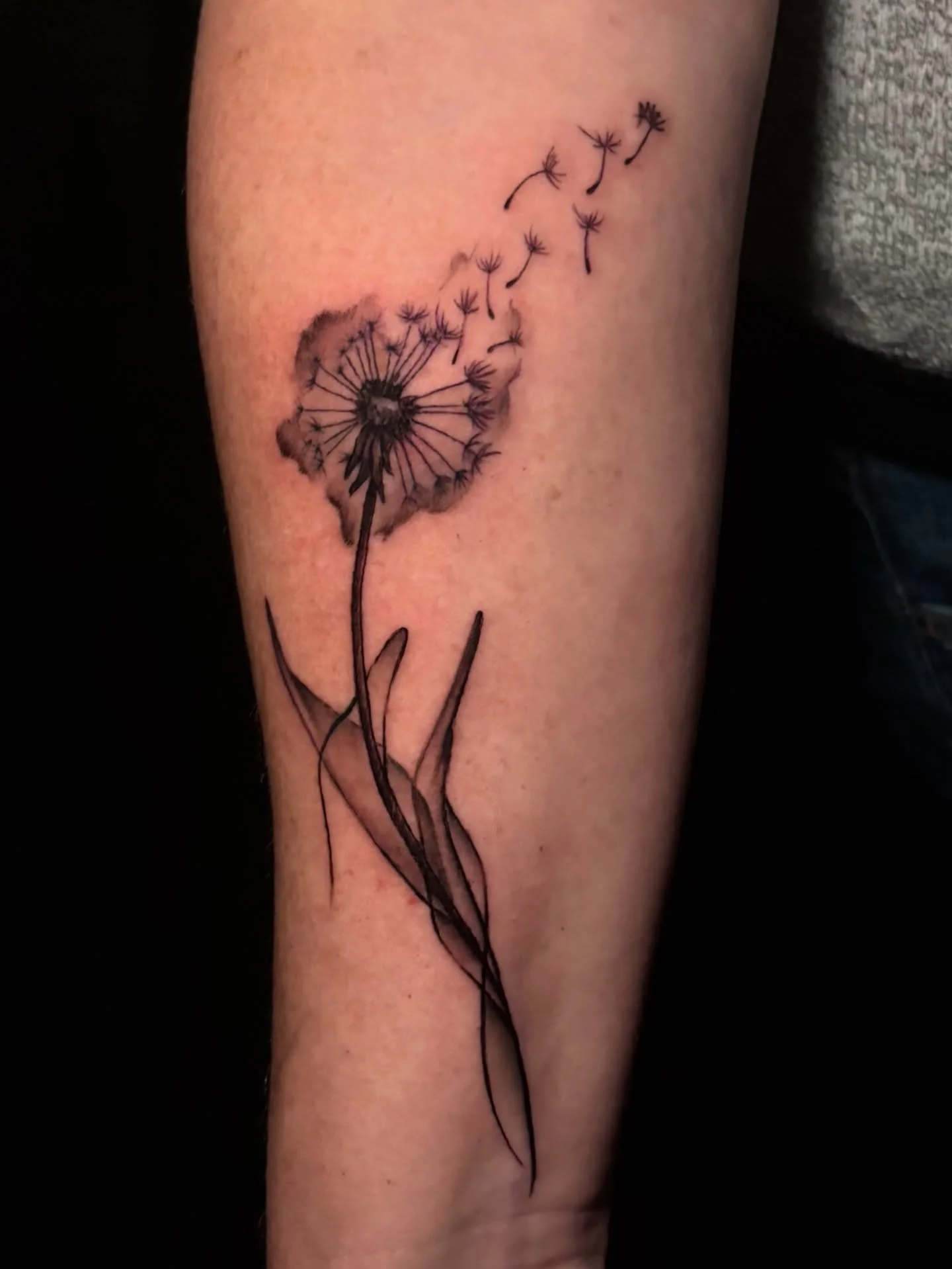 A dandelion for Kimberly! #axysrotary #tattooloverscare  #tattooawards #tattoo #tattoos #tattooed #tattoosleeve #tattoosbyashley #tattooedgirls #kansascity #kctattoo #kctattooartist #kcmo #kccrossroads #crossroadskc #kcinfluencer  #colortattoo #color