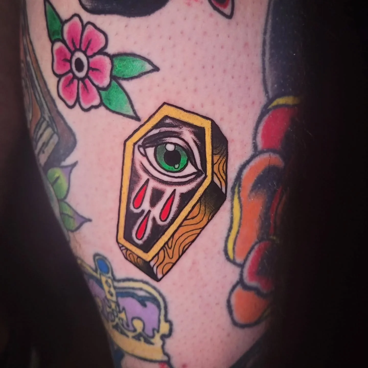 Just a couple gap-fillers, for Ryan! I love doing traditional work, and adding to collections. Big or small, I got you! 

Dm, email, or call the shop for booking. 

Thanks for looking! 

#tattoo #tattooartist #colortattoo #kwadronneedles #dynamicink