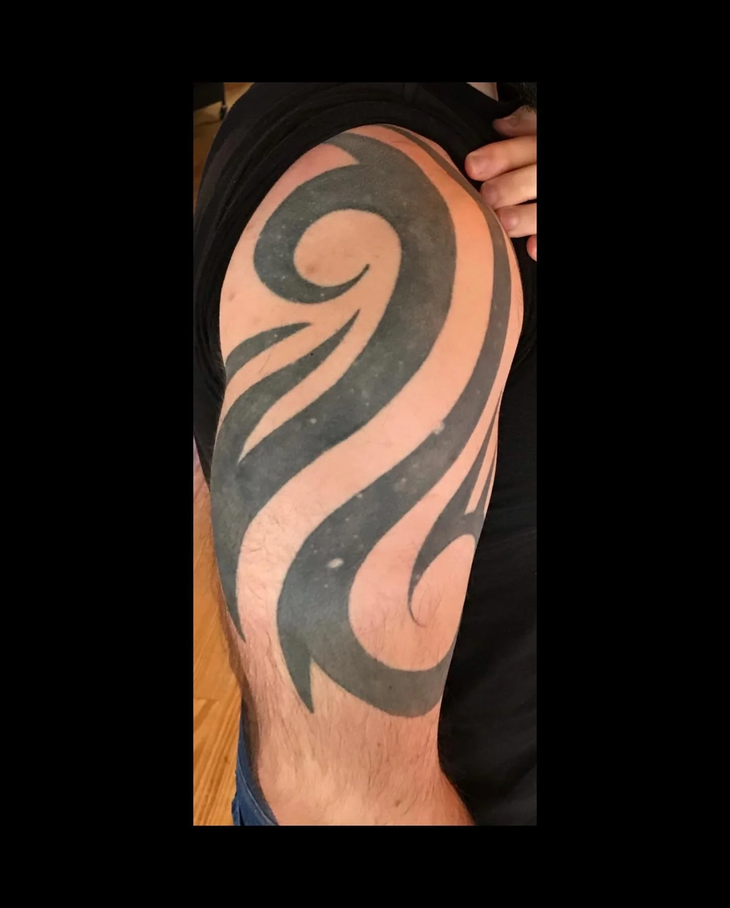 Super happy with the way that this turned out. Definitely a difficult task but Tyler was very patient with the process and trusted me!! 😱
I added a couple progress shots to see how we slowly chipped away!!

All done with @industryinksusa French grey