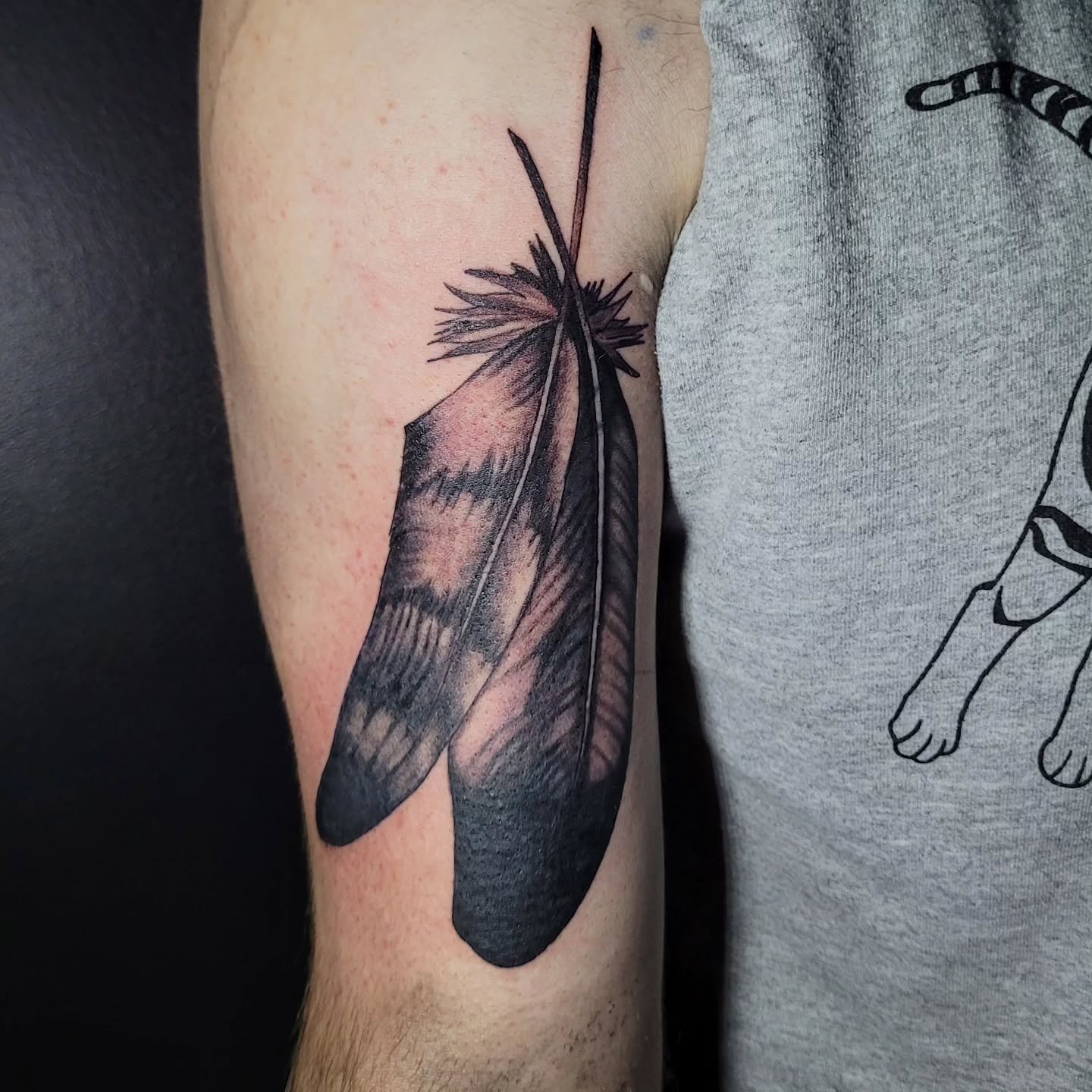 Here's a little cover-up from a while back. Turning an old memory into new meaning is always a pleasure. Thanks for looking! 

#blackandgrey #coveruptattoos #kansascitytattooartist #kwadronneedles #dynamicink