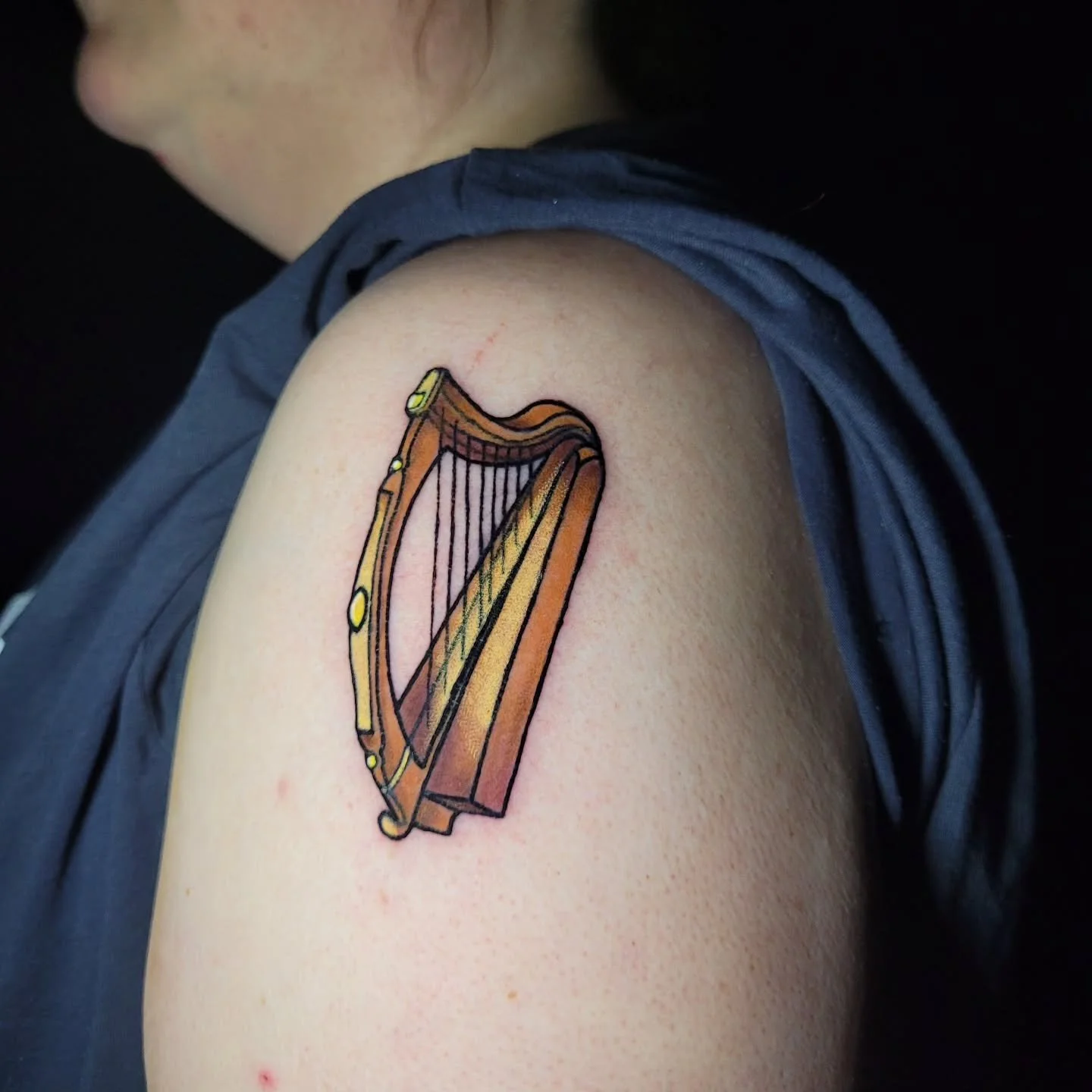 Got to add some color to this celtic harp from Friday the 13th! Super happy with how it came out.

Thanks for looking!

#kwadronneedles #dynamicink #kansascity #colortattoo #tattoo