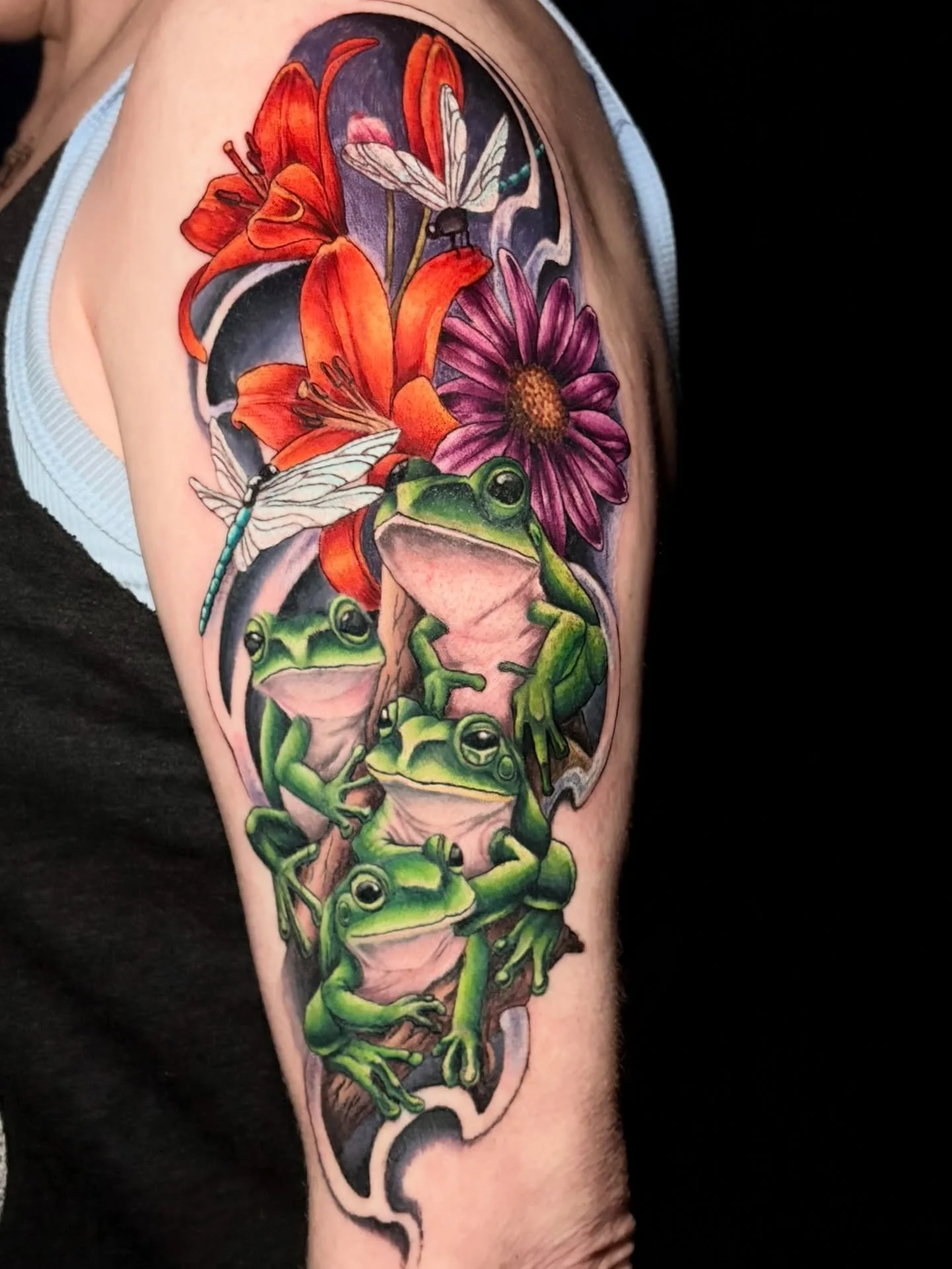 Froggos, flowers and dragonflies for Tasha! I&rsquo;m booking all projects, great and small. Check out the link in my bio to set up your next tattoo!