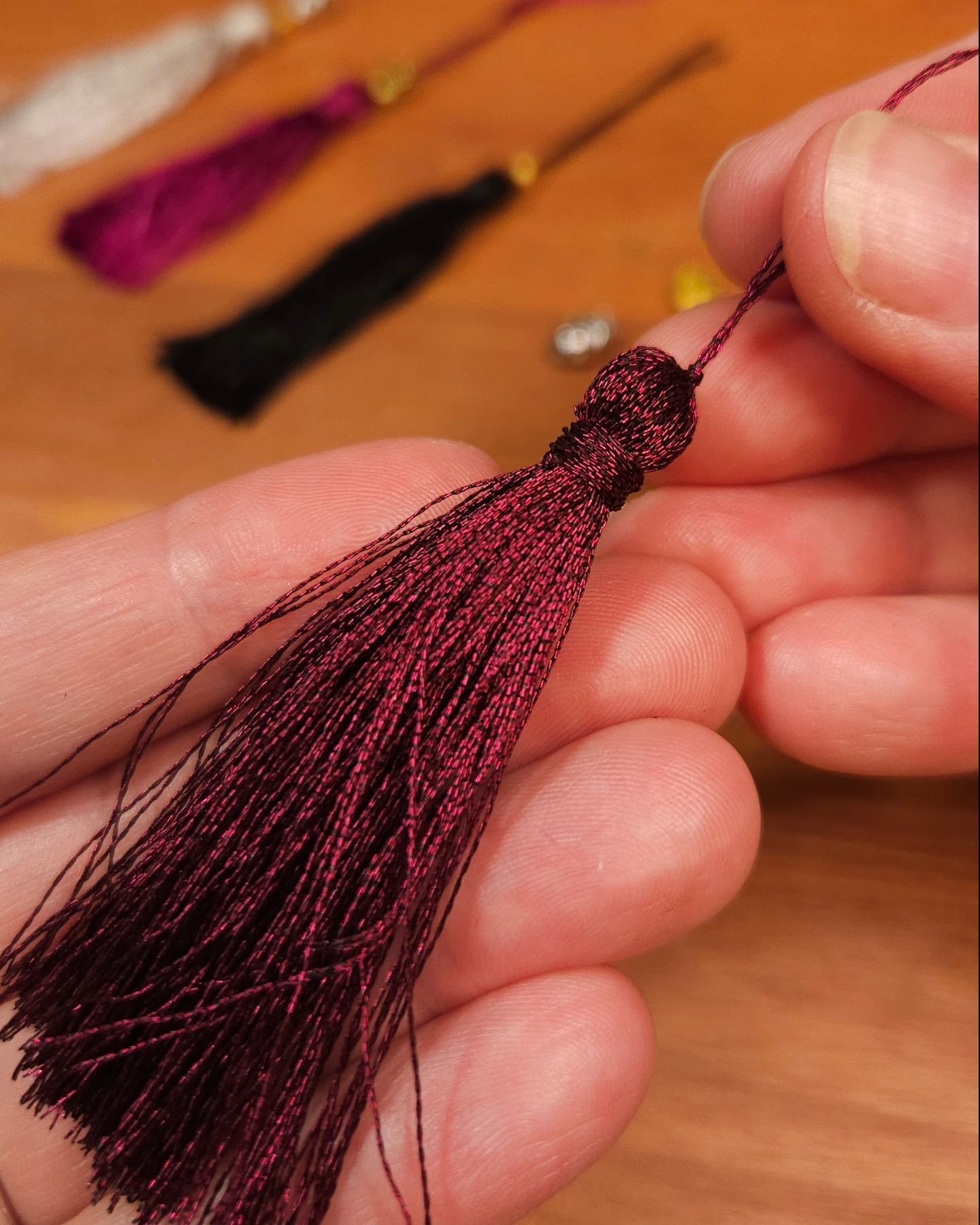 Welcome to the handmade tassel factory! ✨ Behind the scenes of crafting these little tassels, each one made by hand to adorn my floral paintings. They add such a special touch, bringing a bit of texture and charm to the artwork. Can&rsquo;t wait to s