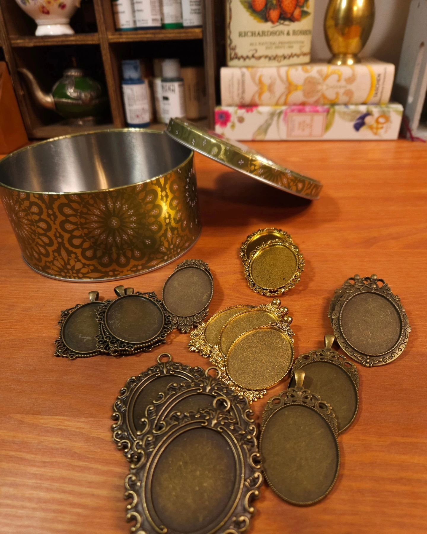 Just got these pendants and brooches, and I can&rsquo;t wait to turn them into tiny wearable art! 🎨💫 It may seem like a silly project, especially with the world being what it is right now, but I love the idea of carrying a piece of art with us&mdas