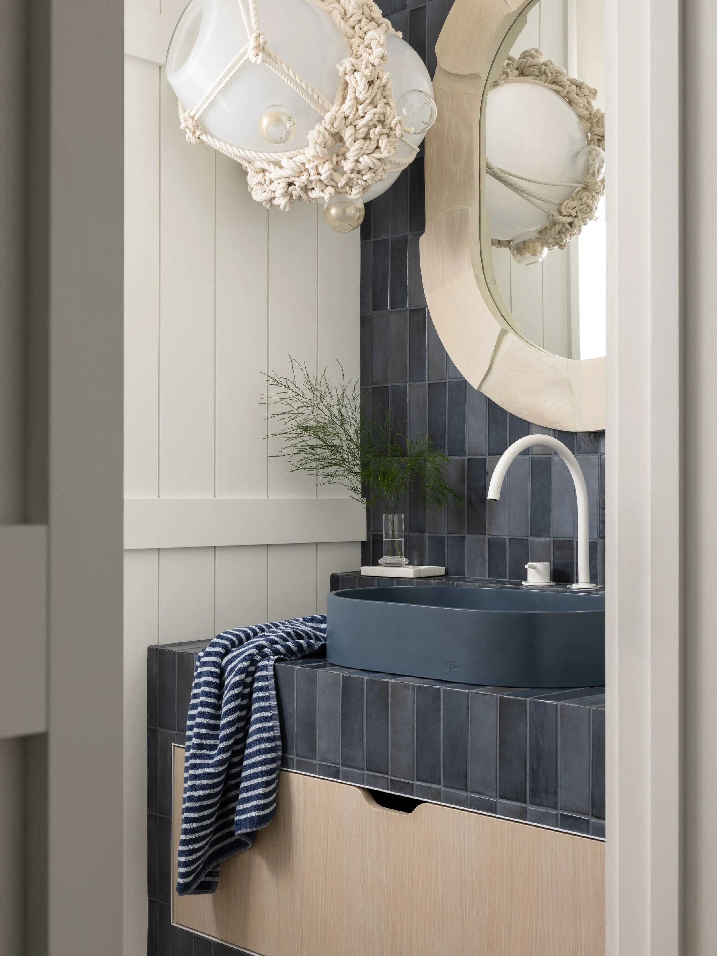 Pow pow!

Powder Room | Luxury Interiors | Interior Design | Bathroom Design | Full Service Interiors | Retreat