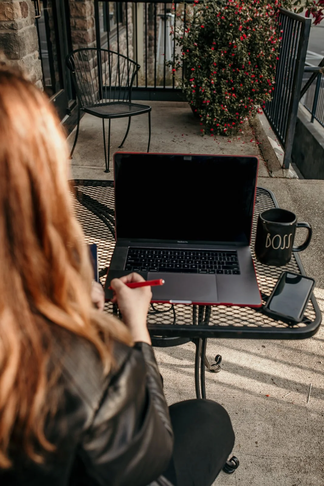 Woman entrepreneur reading a blog article on business, burnout, and time management.