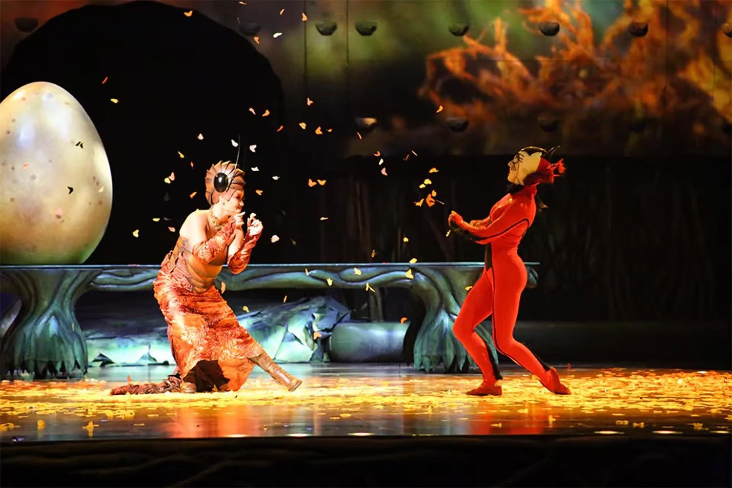 cirquedusoleil_ovo_groupshots_2.jpg