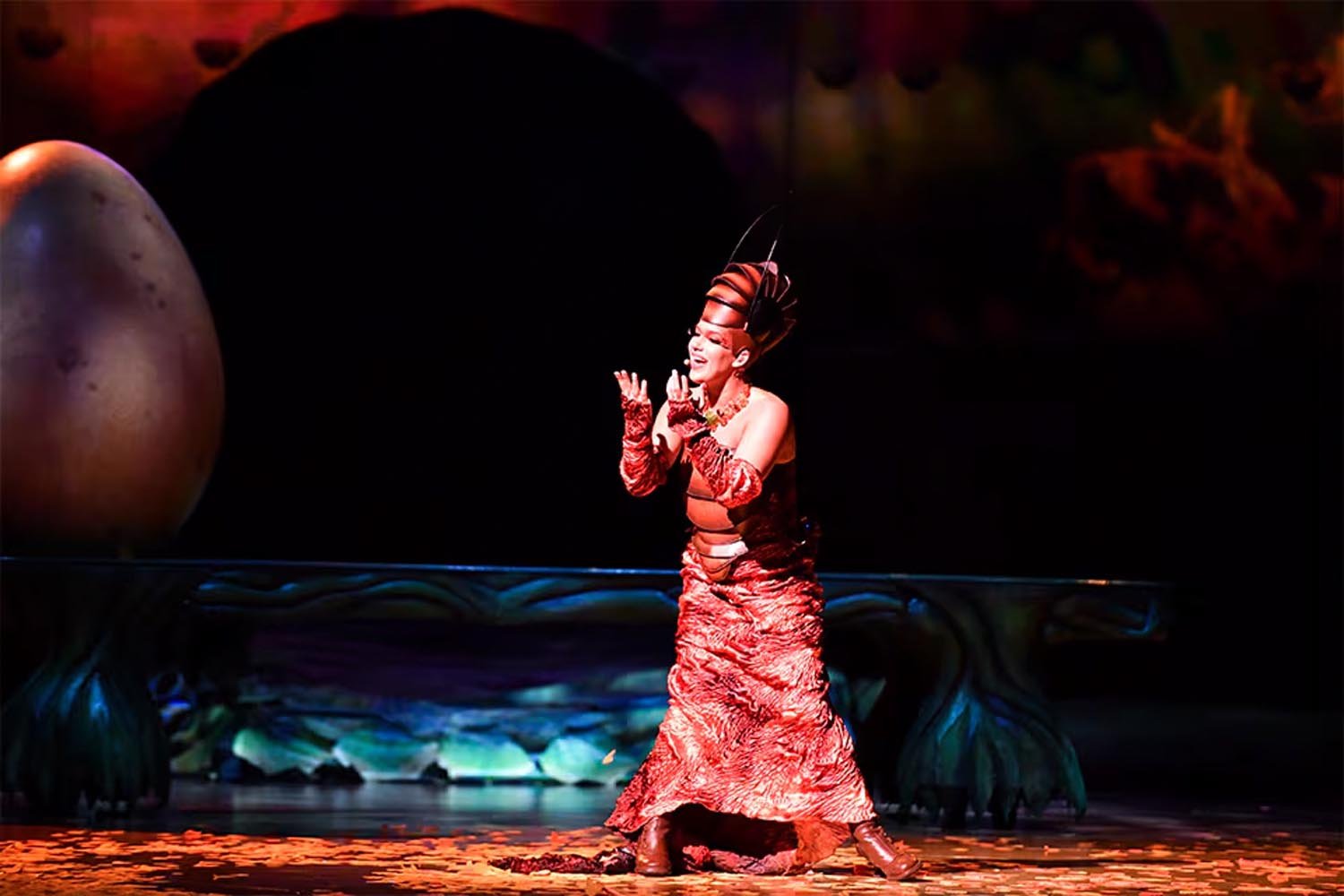 cirquedusoleil_ovo_groupshots_6.jpg