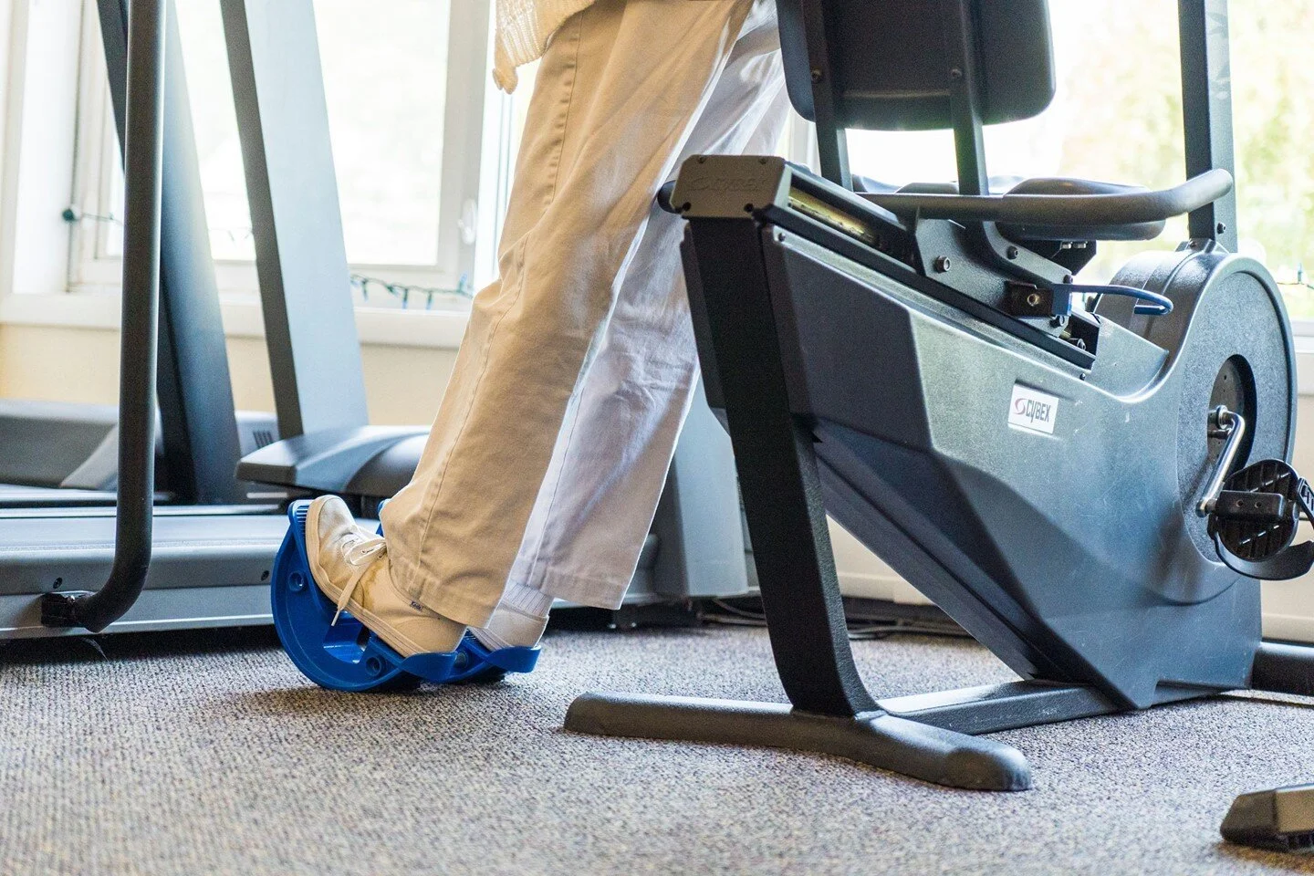We get lots of questions about this funky little blue device and how to use it. ⠀
⠀
This unique device is Pro Wedge calf stretcher, designed to help you find that full dorsiflexion, the motion where you pull your toes back to your shins. ⠀
⠀
I would 