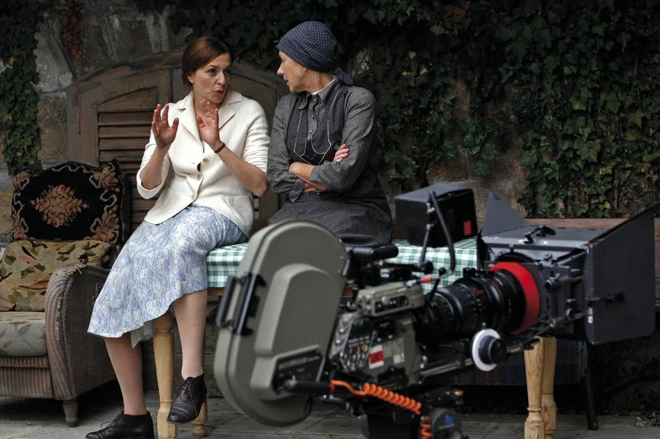 hinter-der-tr-set-martina-gedeck-helen-mirren-18-rcm950x0.jpeg