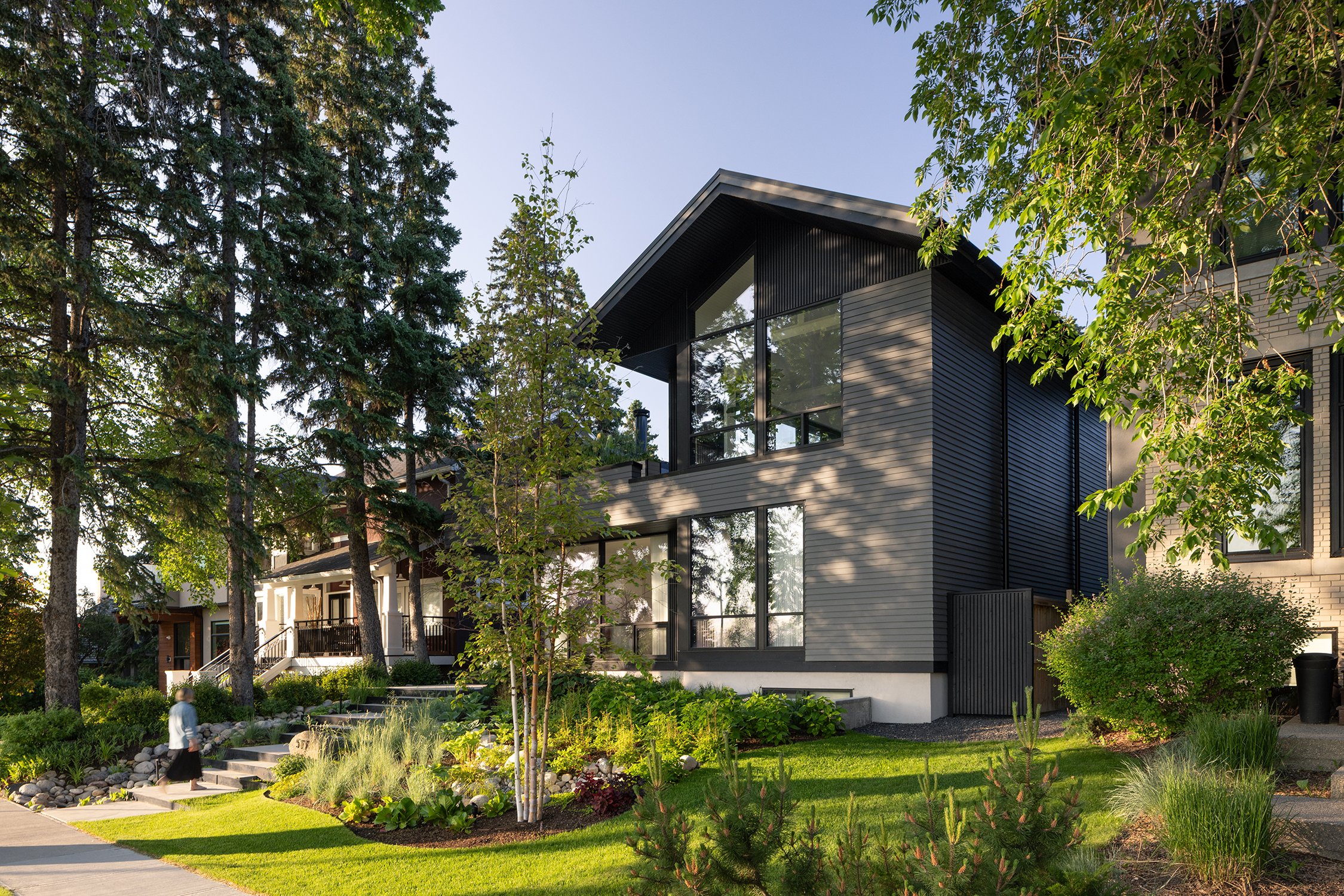 HOUSE IN SCARBORO - PHOTO - EXTERIOR 03.jpg