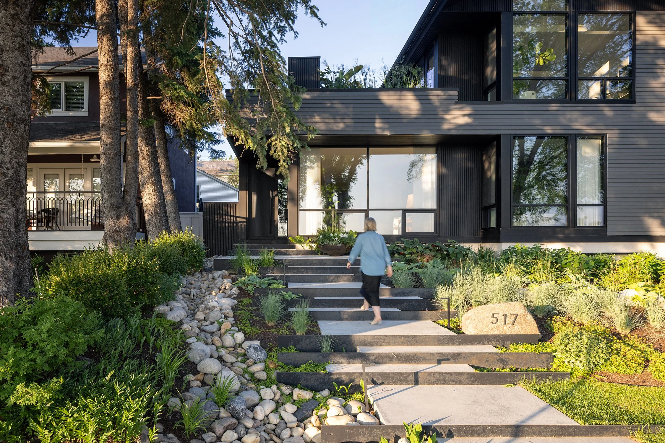 HOUSE IN SCARBORO - PHOTO - EXTERIOR 02.jpg