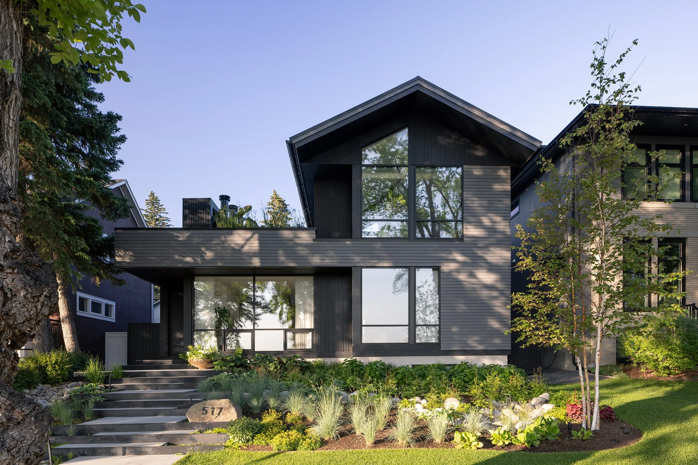 HOUSE IN SCARBORO - PHOTO - EXTERIOR 04.jpg