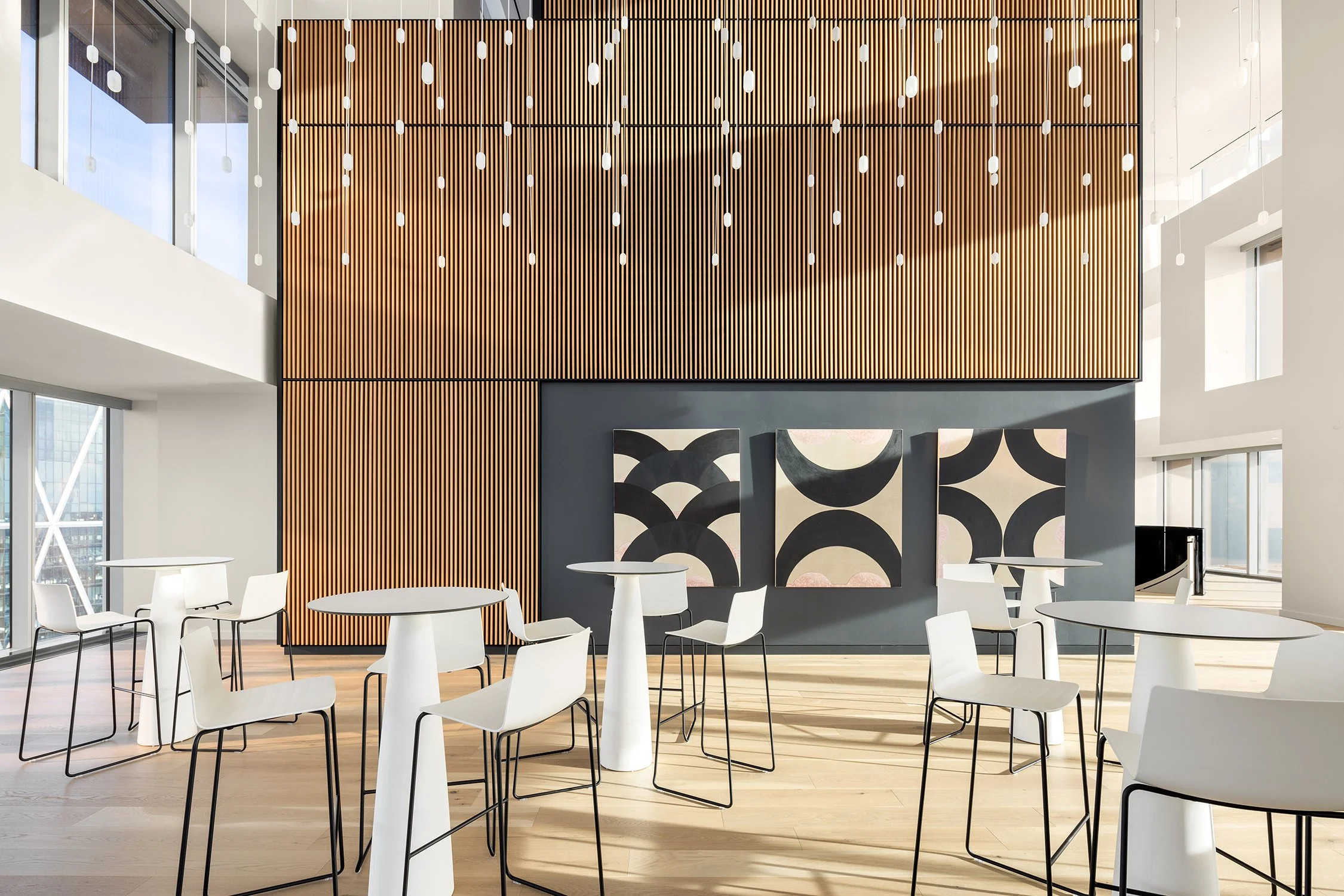 TELUS SKY INTERIORS - PHOTO - L60 HOSTING CENTRE 01.jpg