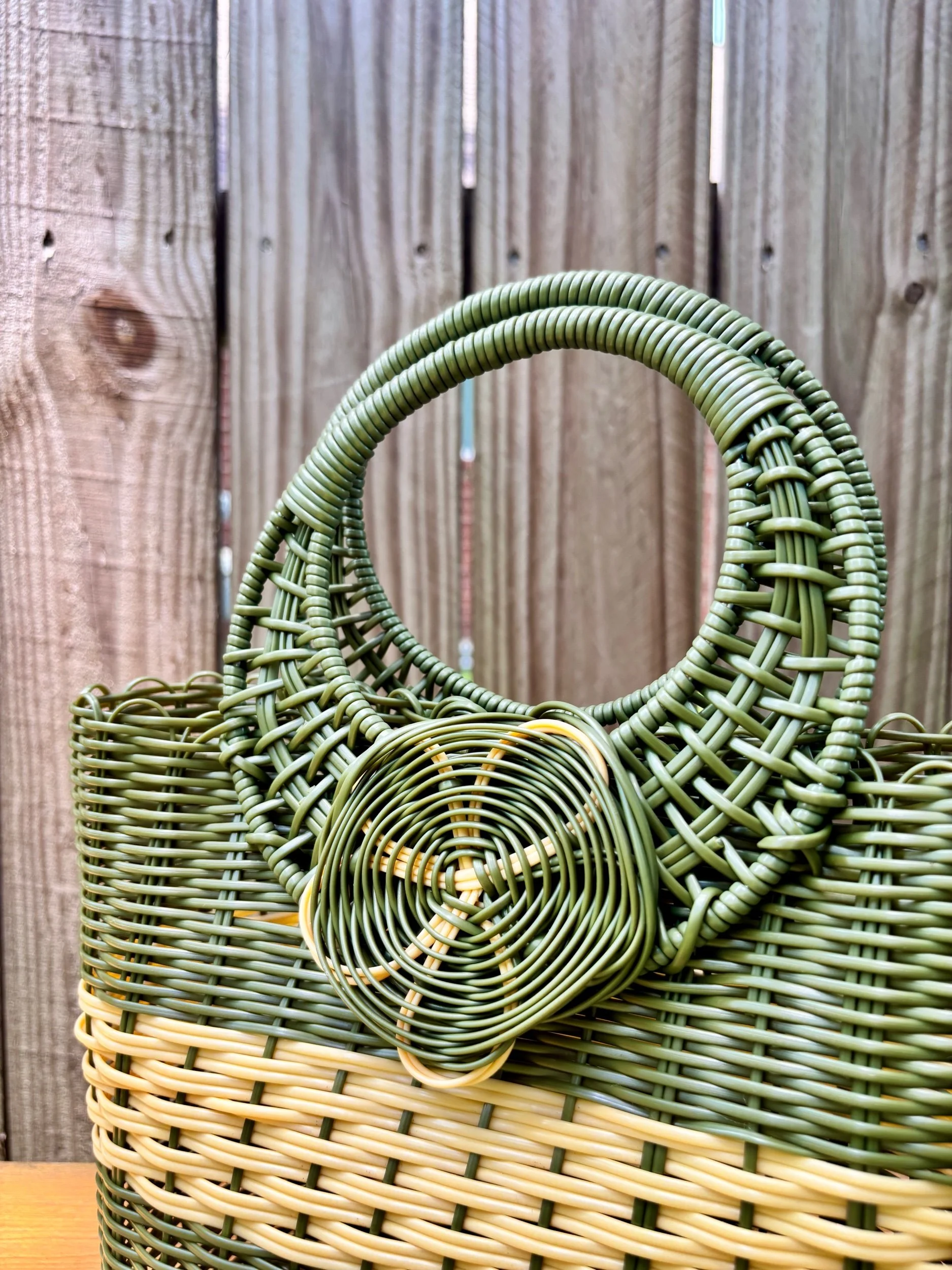 Made in El Salvador from recycled plastics.