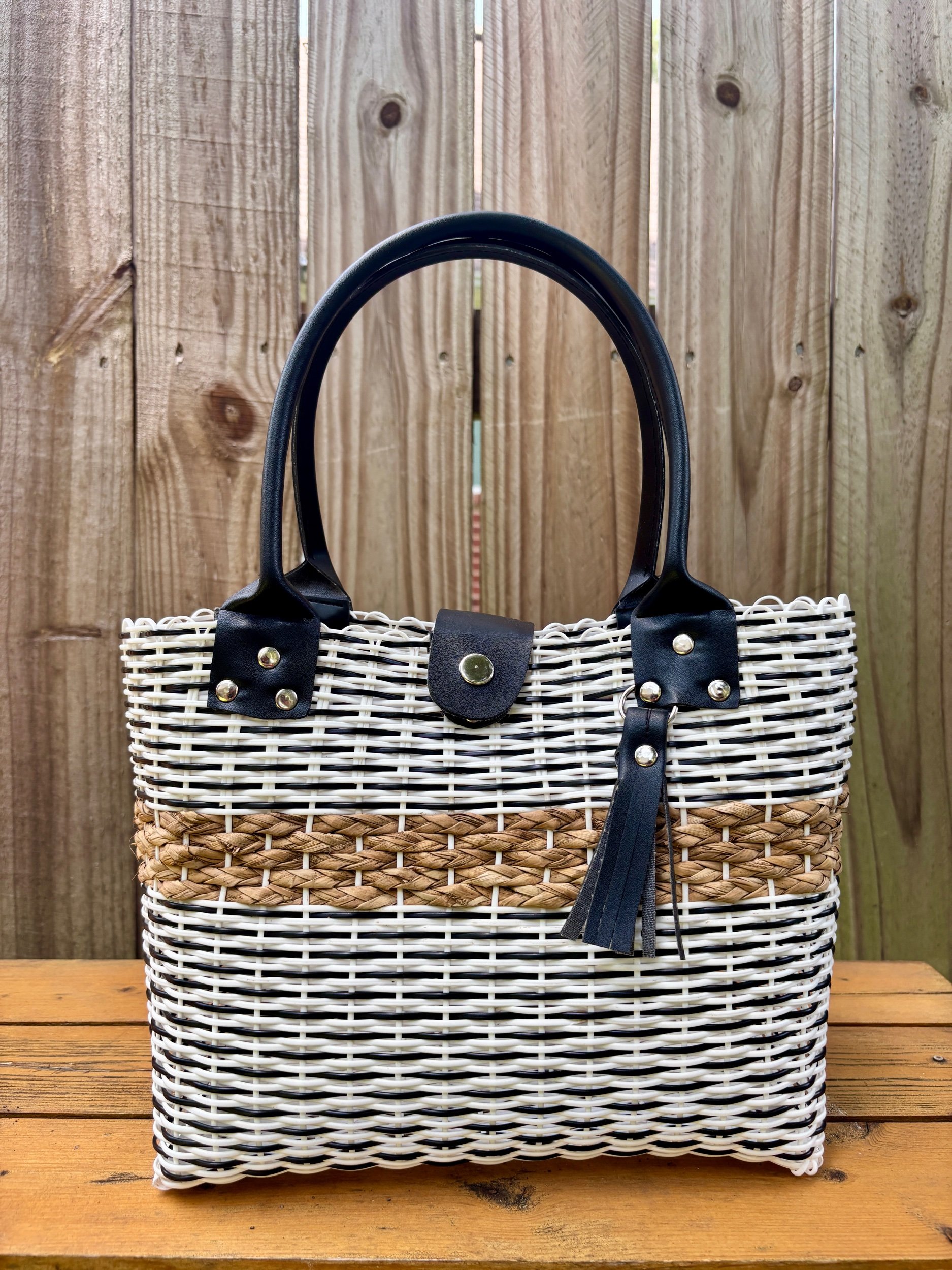 Black and white handwoven bag made in El Salvador