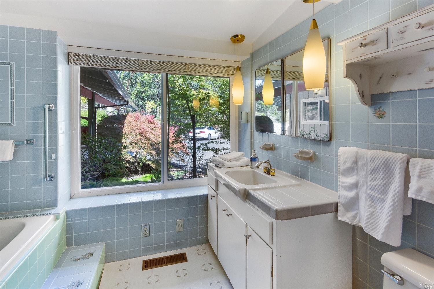 Bathroom 2.jpg