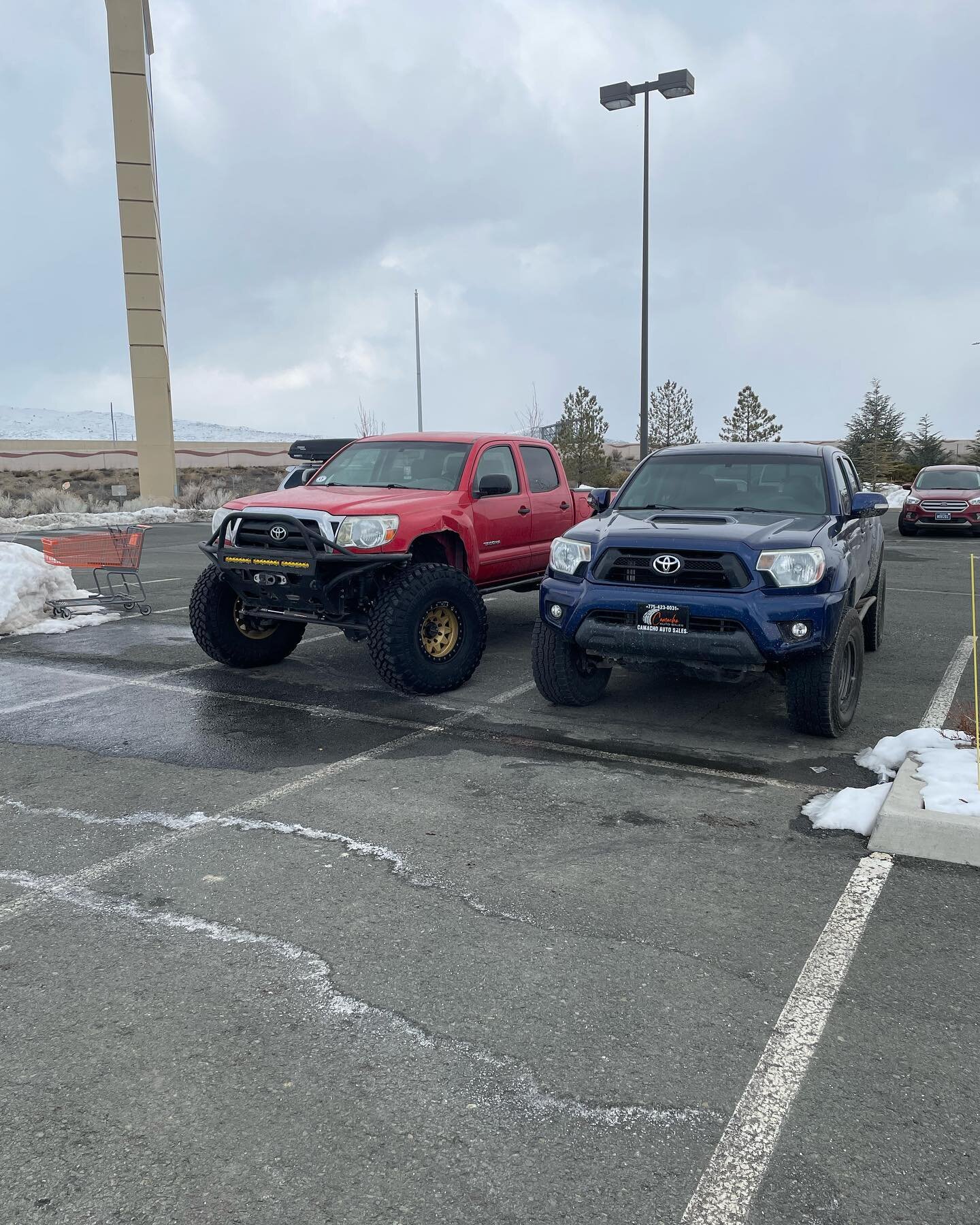 One ton taco next to a leveled one. How much lift you think we&rsquo;re workin with? #martecengineering #martectacomakit  #toyota #tacoma #2ndgentacoma #teamyukon