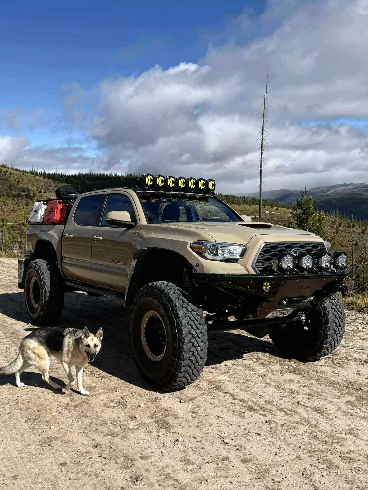 3g taco running our front kit lookin good 👀 #martecengineering #martectacomakit #toyota #tacoma #solidaxle