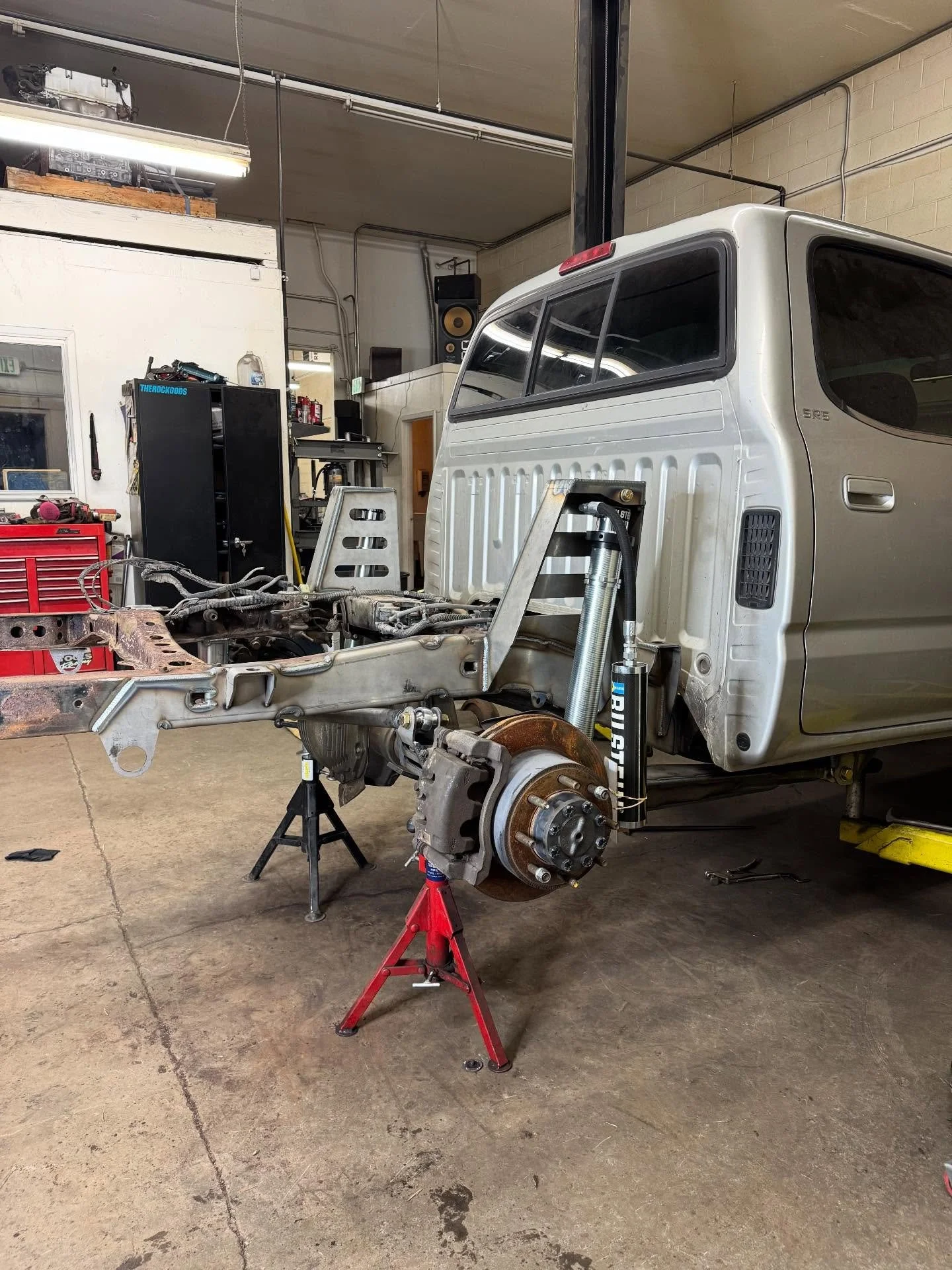 First gen Tacoma rear kit install all buttoned up on this one! Bumps &amp; limit straps up next. #martecengineering #martectacomakit #toyota #tacoma #trailingarm #solidaxle #coilover