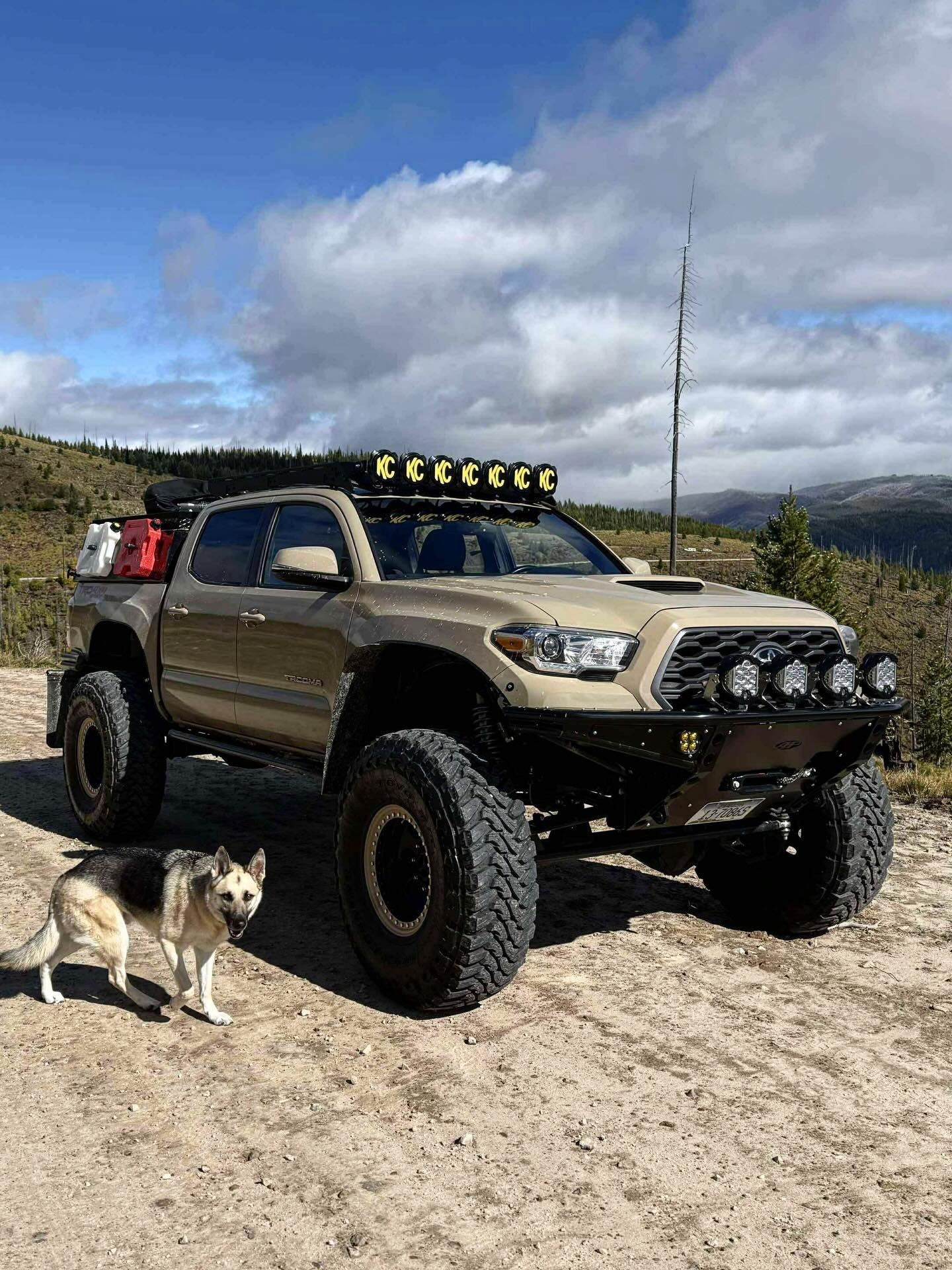 3g taco running our front kit lookin good 👀 #martecengineering #martectacomakit #toyota #tacoma #solidaxle