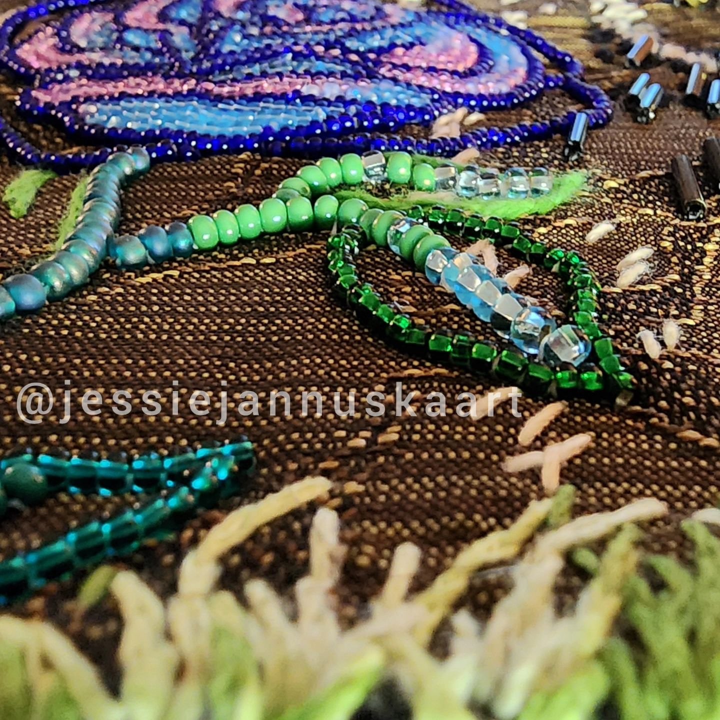 Deciding to do a bunch of embroidered grass last minute maybe wasn't the smartest..😅 lol. I think it was worth the extra 15-20 hrs of work. Thanks to @johnjannuska for helping pull the needle with plyers when my wrists were exhausted. 
-Detail shot 