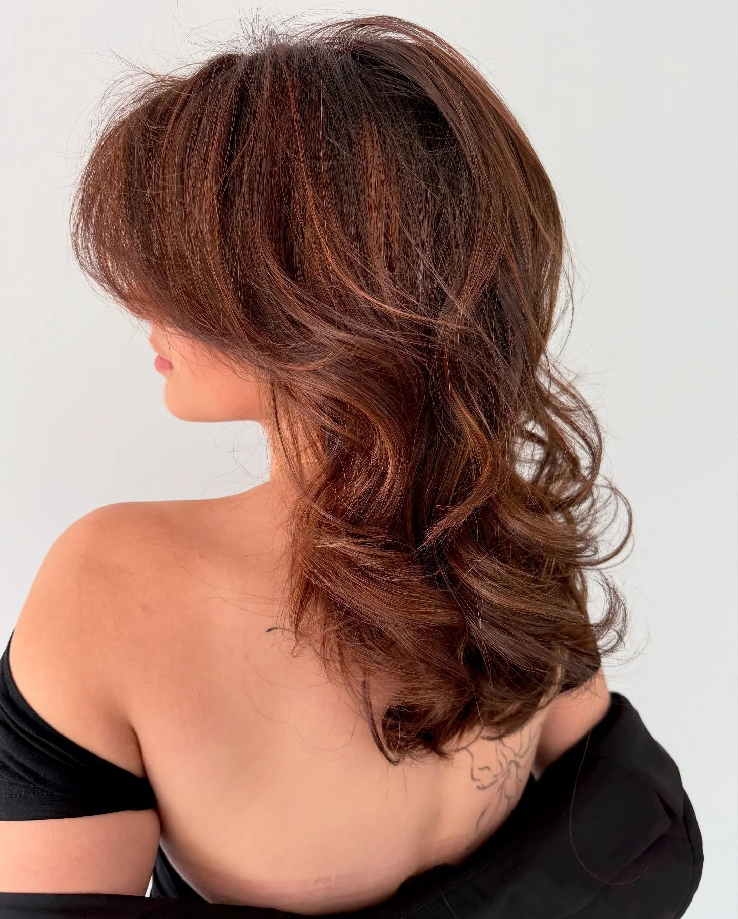 BRUNETTE BUT MAKE IT EXPENSIVE&hellip;&hellip;.say no more!! 💋

It&rsquo;s Giving IT GIRL VIBES ✨
#BrunetteCopper #CowBoyCopper #ItGirl
.
.
.
.
.
.
.
#glowhairstudio #deb_glowhairstudio #behindthechair #Brunette #BrunetteCopper #Copper #CowBoyCopper