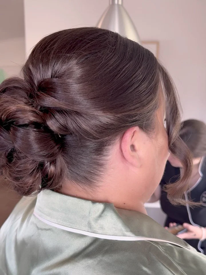 ✨Bridemaid Inspo ✨

Classic and timeless this was the perfect updo for a stunning, modern, elegant Wedding 🤍

#glowhairstudiosh #weddinghair #bridalvibes #bridemaidsinspo #weddinginspo