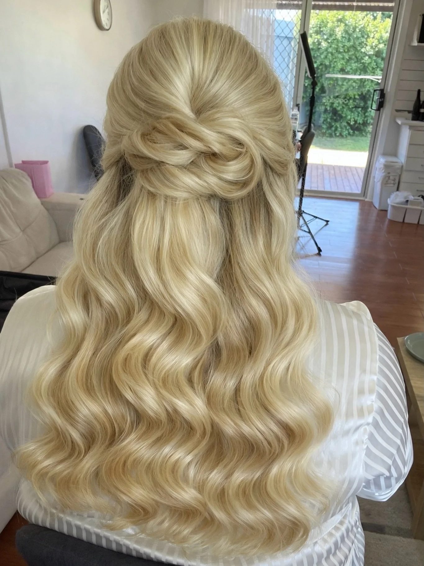 Mrs Tripcony 👰🏼&zwj;♀️🤍
Classic. Elegant. Perfect.

#glowhairstudiosh #bridalinspo #halfuphalfdown #bridalhair #swanhillbridalhair
