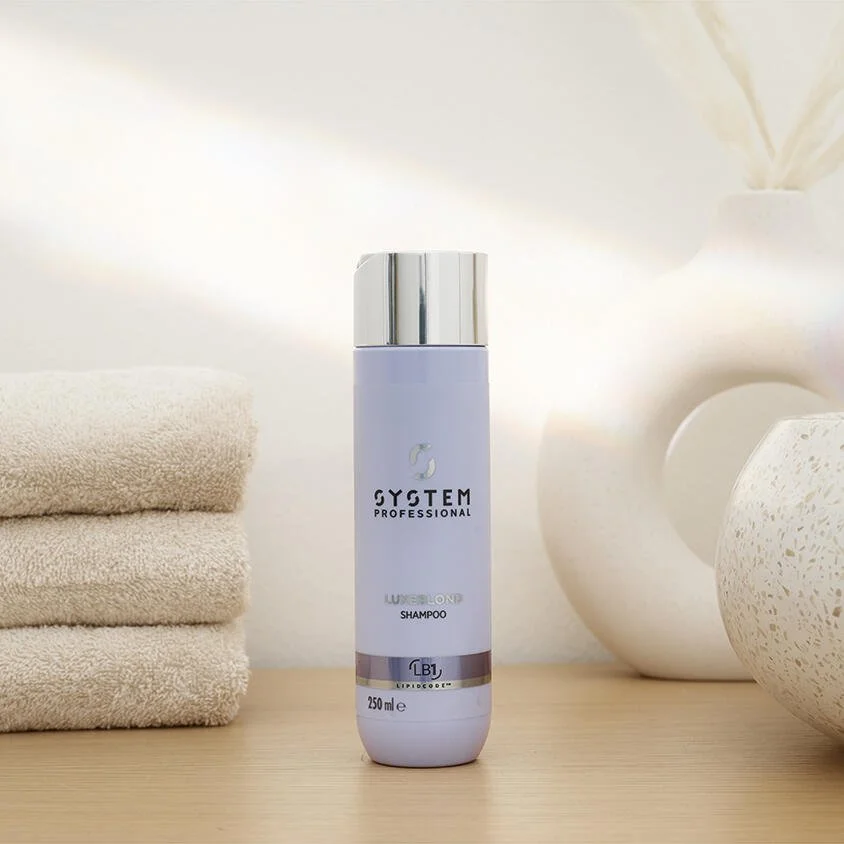 System-Professional_Luxeblond-Shampoo_Lifestyle_d.jpg