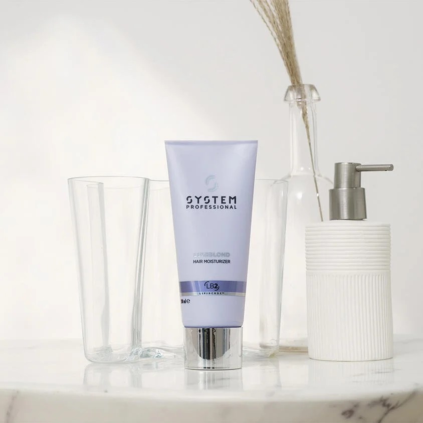 System-Professional_Luxeblond_Hair-Moisturizer_Lifestyle_d.jpg
