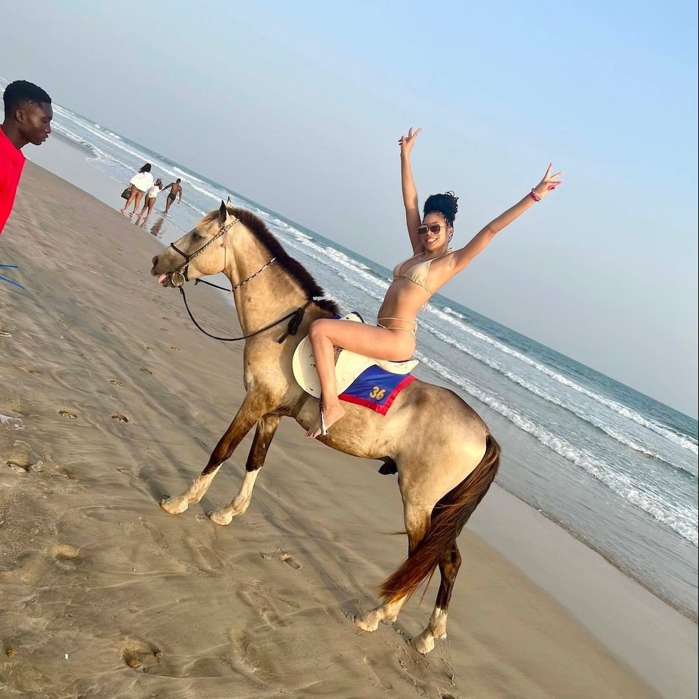 I don&rsquo;t know when the last time you rode a horse on a beach in December was, but our travelers are living their best lives in Ghana! 🙌🏾✌🏾 We&rsquo;ve got just a few rooms left for Detty December &ndash; don&rsquo;t miss out! 🌍🇬🇭⁠
⁠
📅 Dec