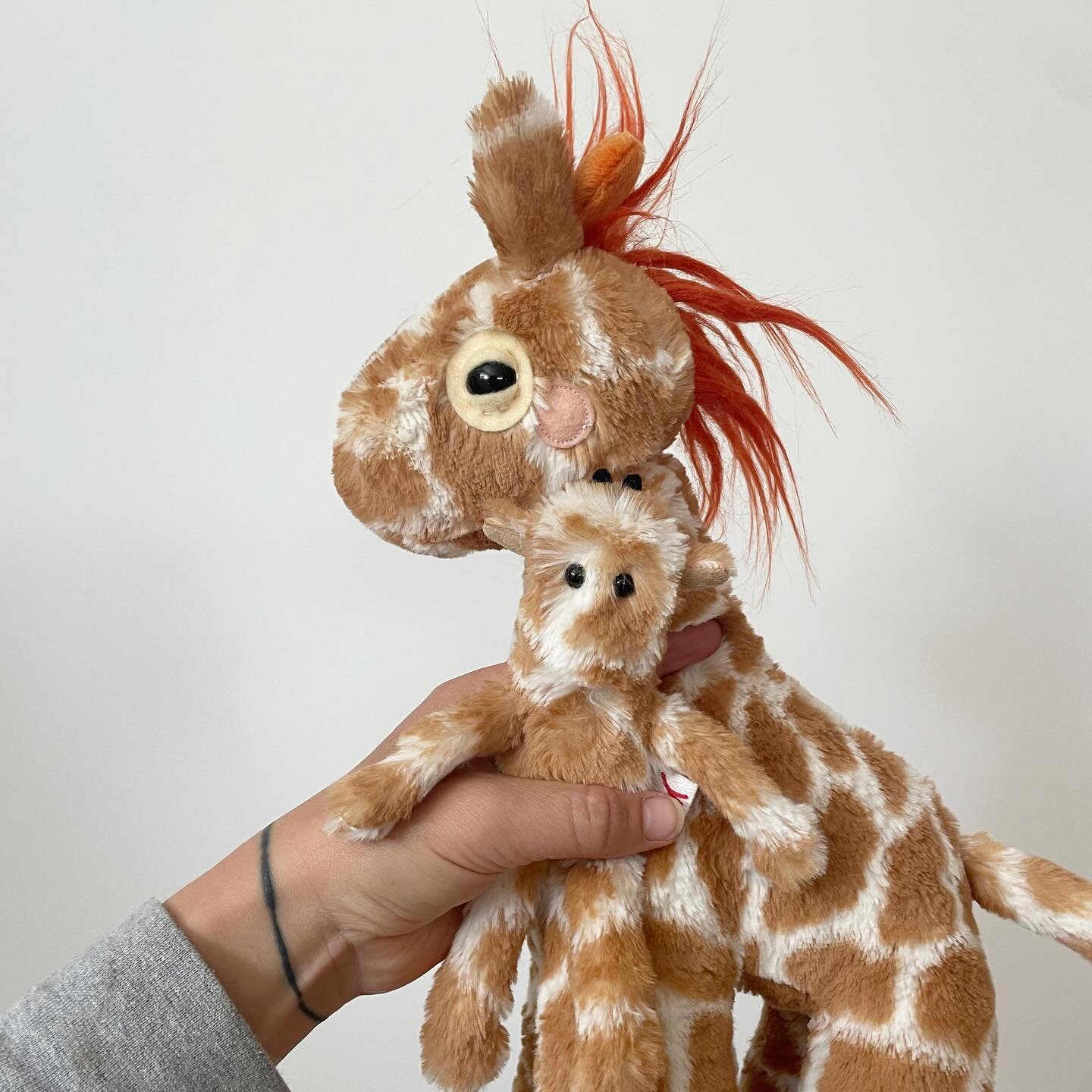 I draft Giraffe. I can&rsquo;t stop saying that. Try it. 
Pleasantly content that the giraffe stands, but is not stiff. There&rsquo;s only a few things in life that are better stiff, and giraffes are not one of them. So, this design is good. It&rsquo