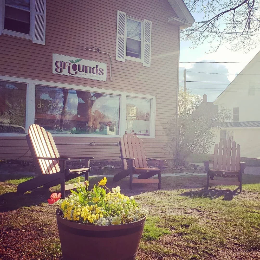 Grounds café exterior in New London, New Hampshire