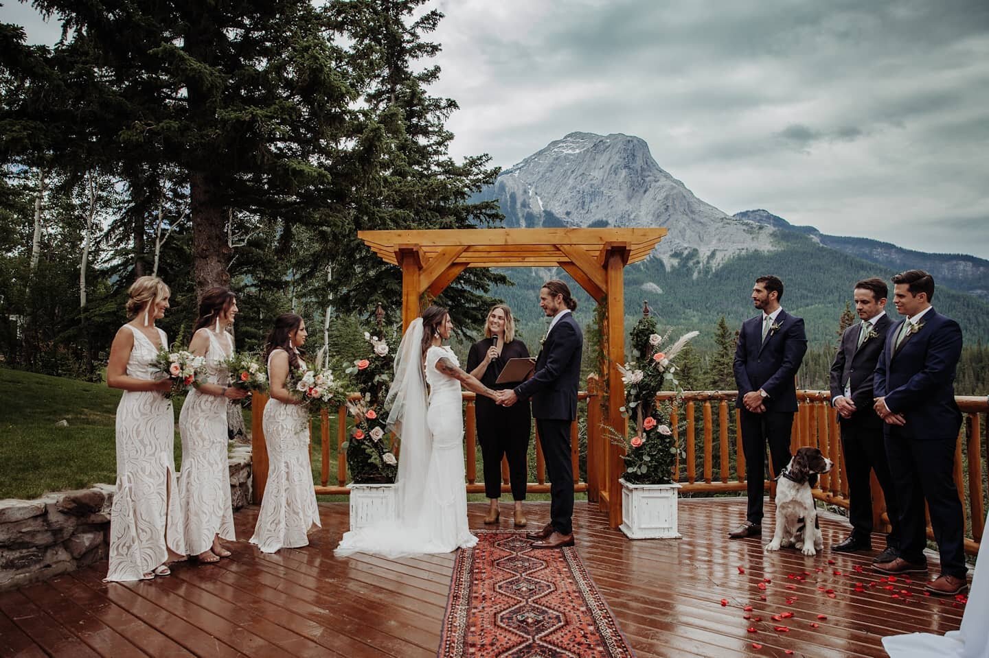 It's not too late to plan your dream wedding in 2021! In fact, it's the perfect time.

Many vendors in Jasper have plenty of availability, especially if you're willing to be flexible with your dates.

Contact us today for a free consultation! Link in