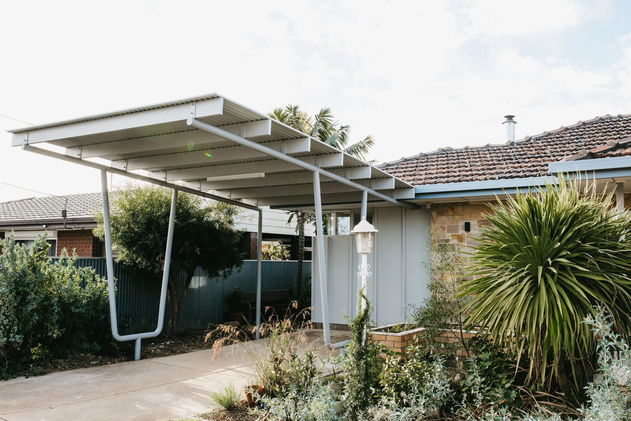 1960s residence radically transformed — Jon Lowe Architect