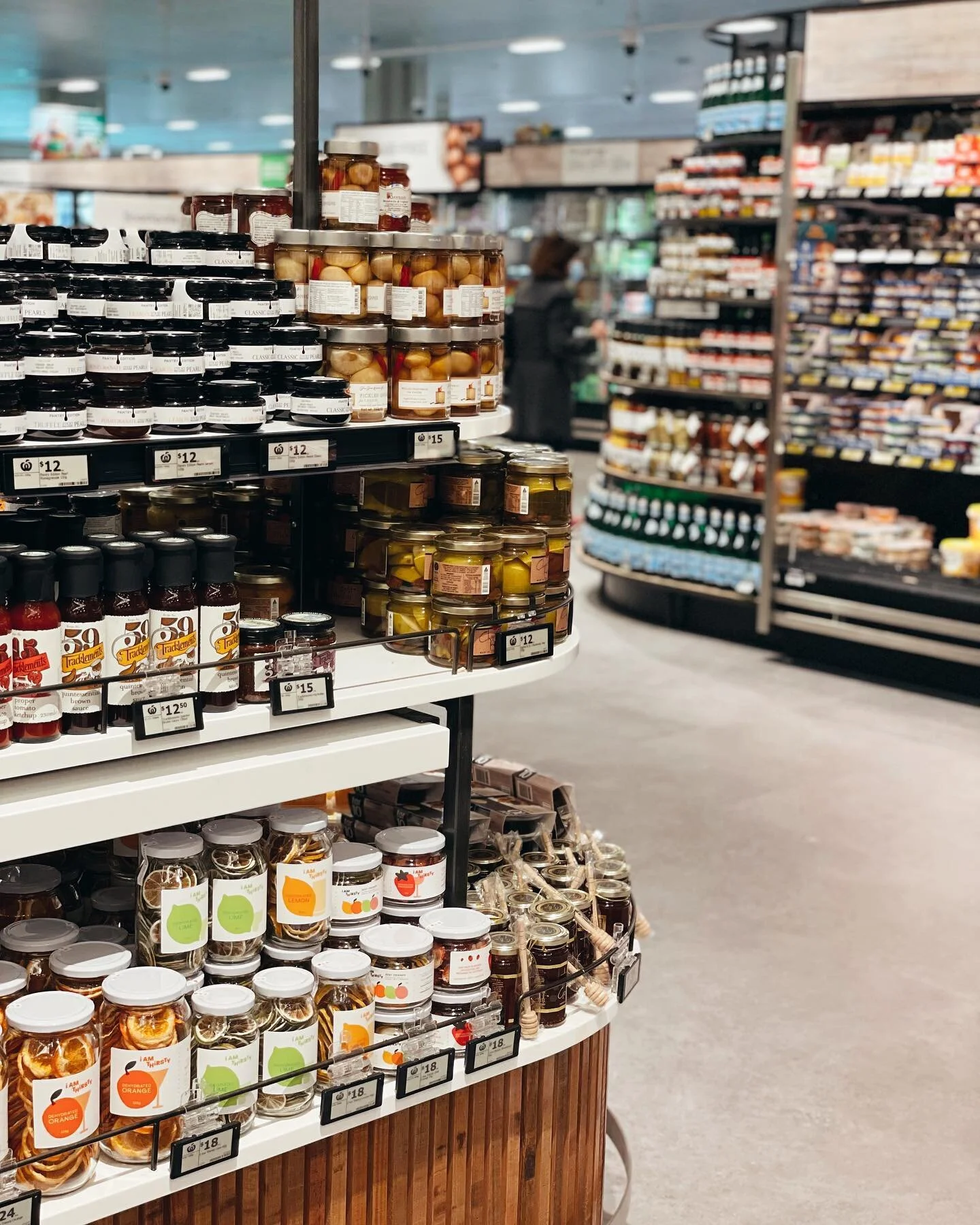 So excited to visit @woolworths_au Double Bay and see THiRSTY on shelves! See the full list of our incredible stockists at www.iamthirsty.com.au 🍏🍋