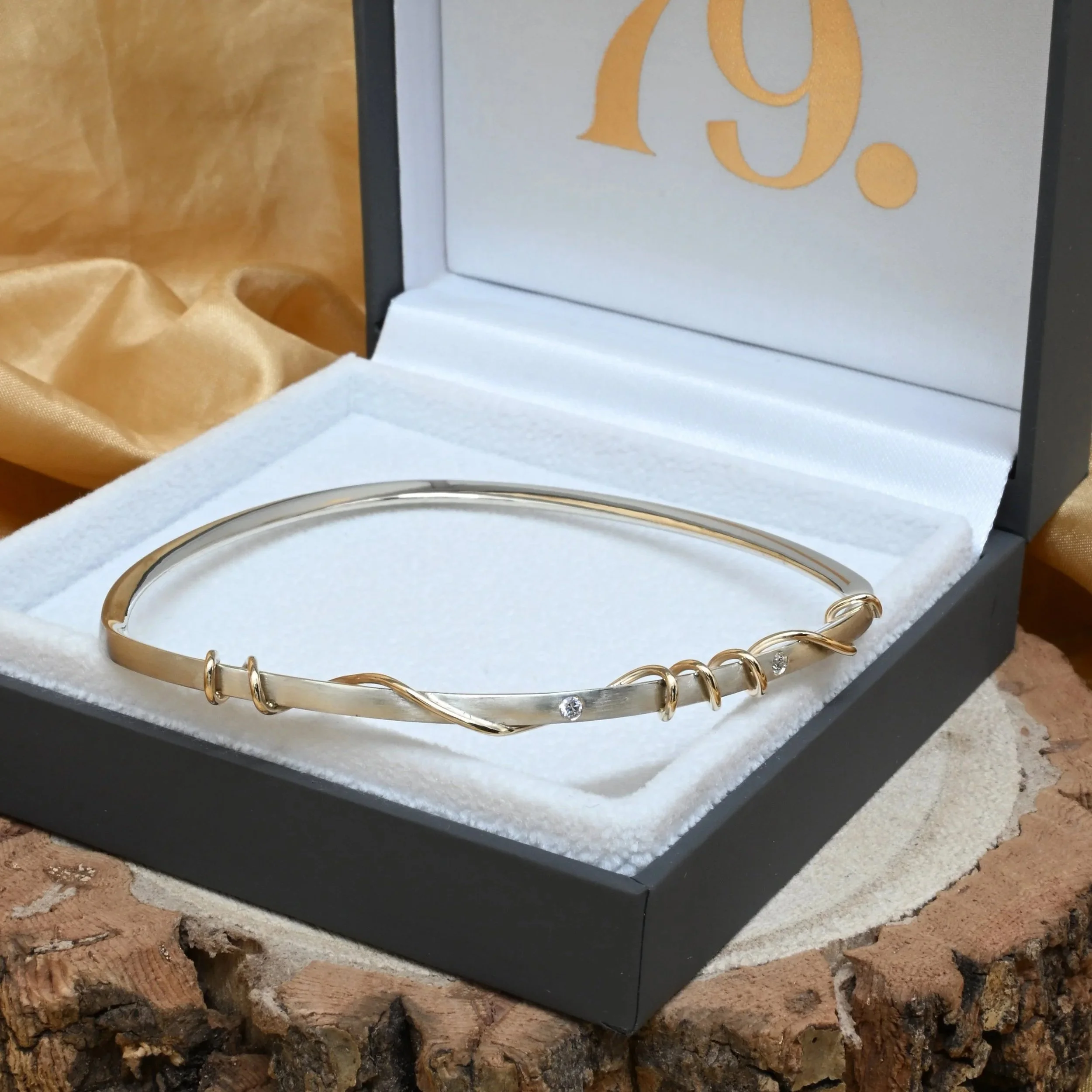 Dobrowolski+bangle_angle3_wood_box_Img053+%281%29.jpg