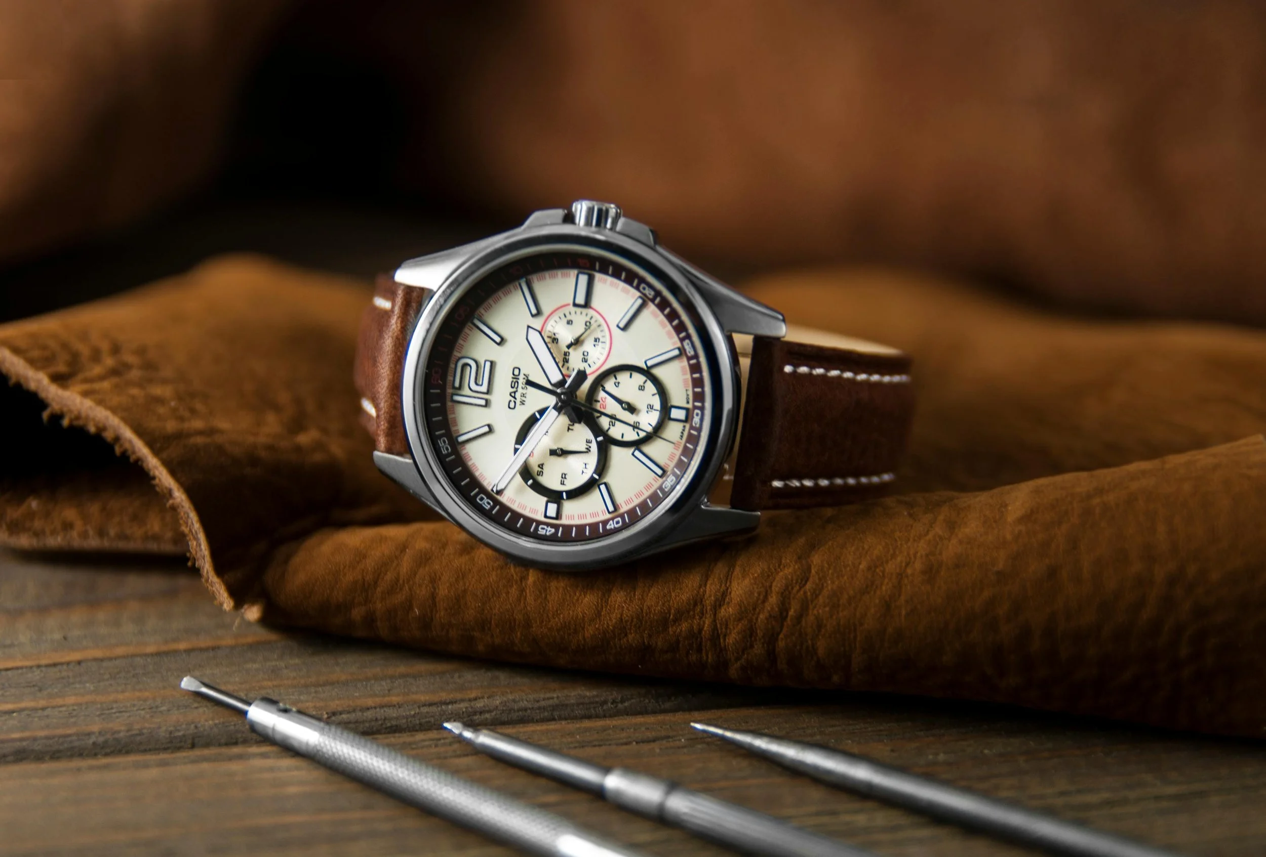 Signs Your Watch Needs a Service - &amp; How We Can Help